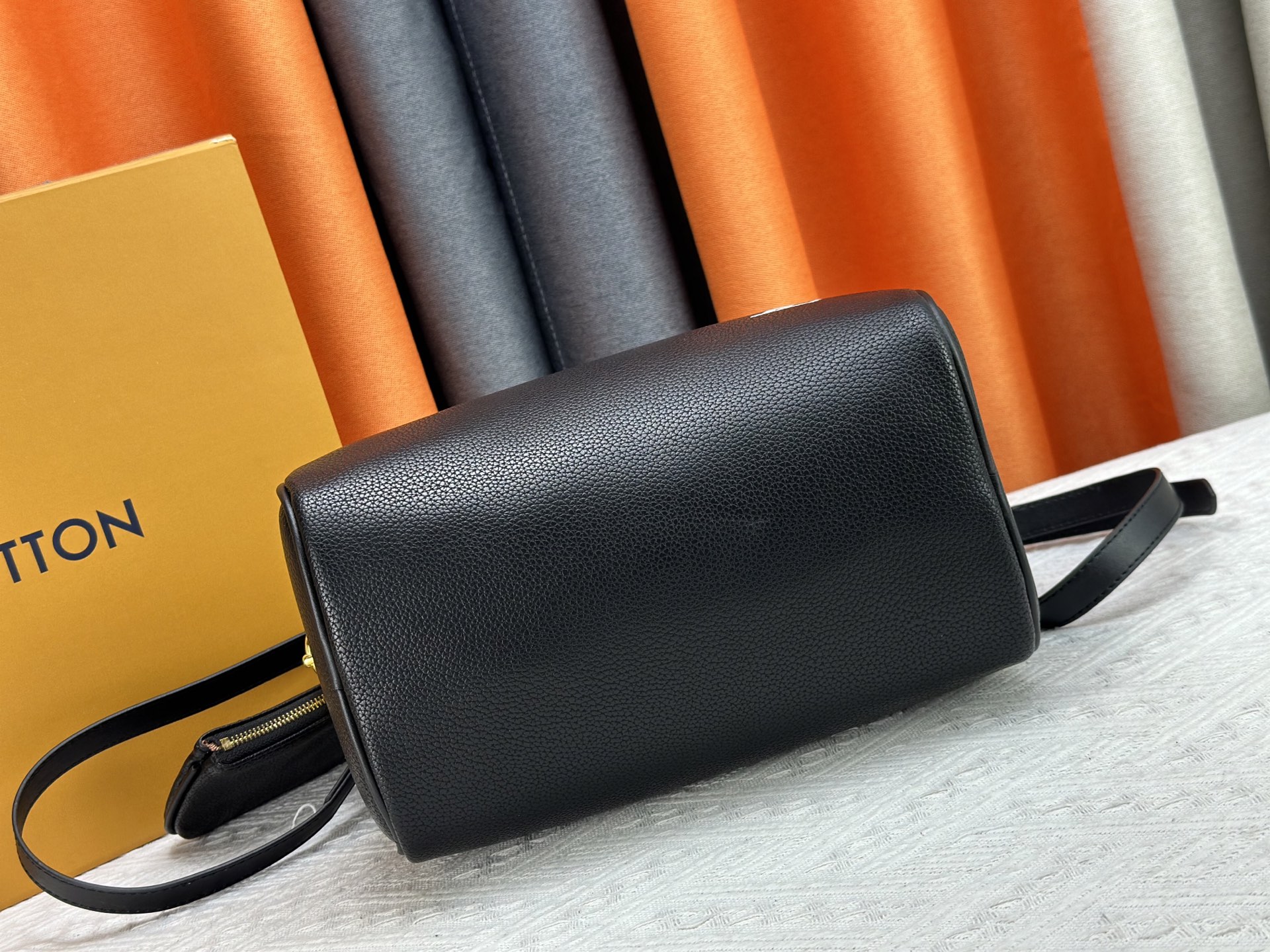 Louis Vuitton  Speedy 25 Handbag M12672 M12673