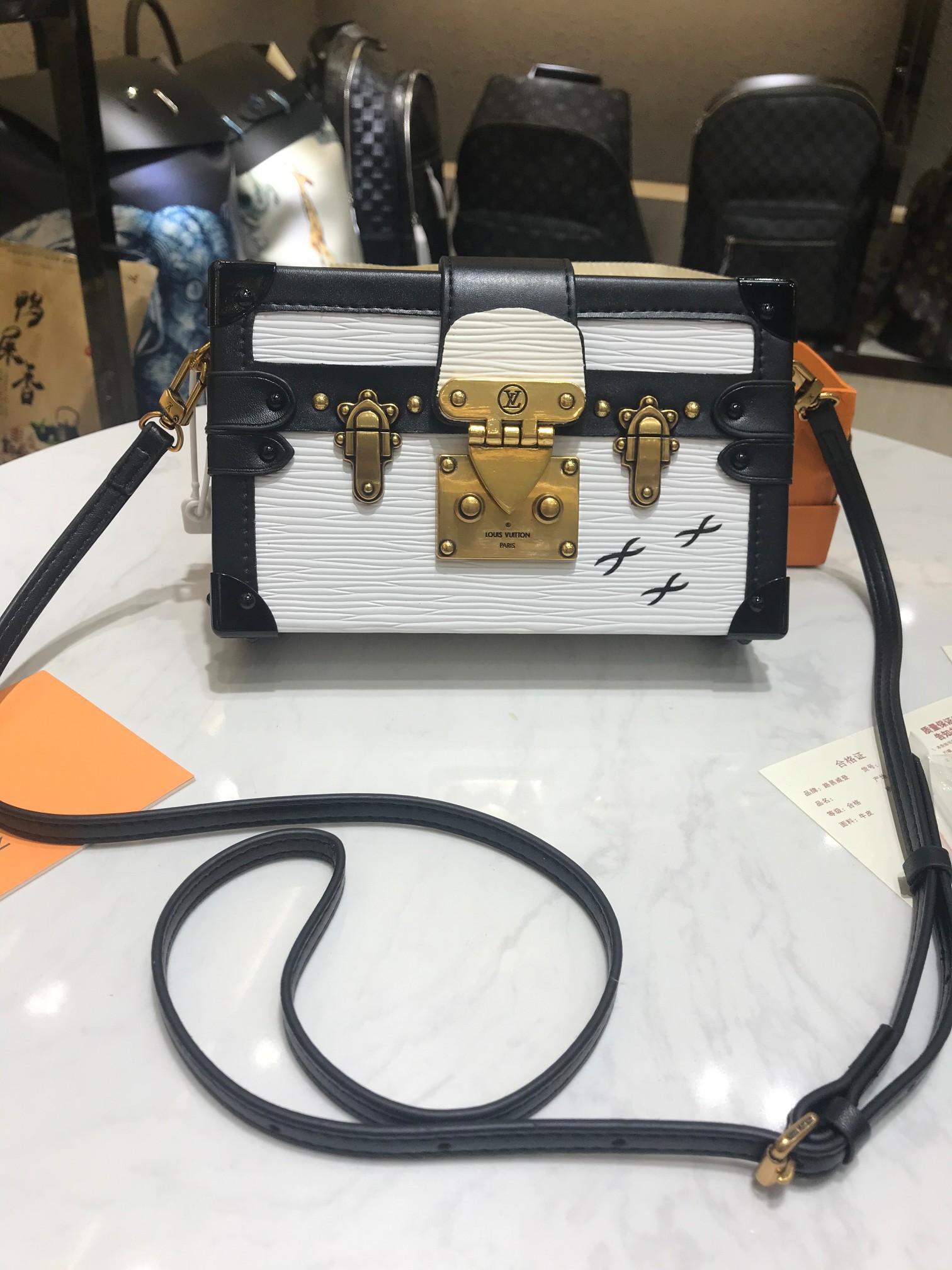 LV94219KF061 19*12*4 cm