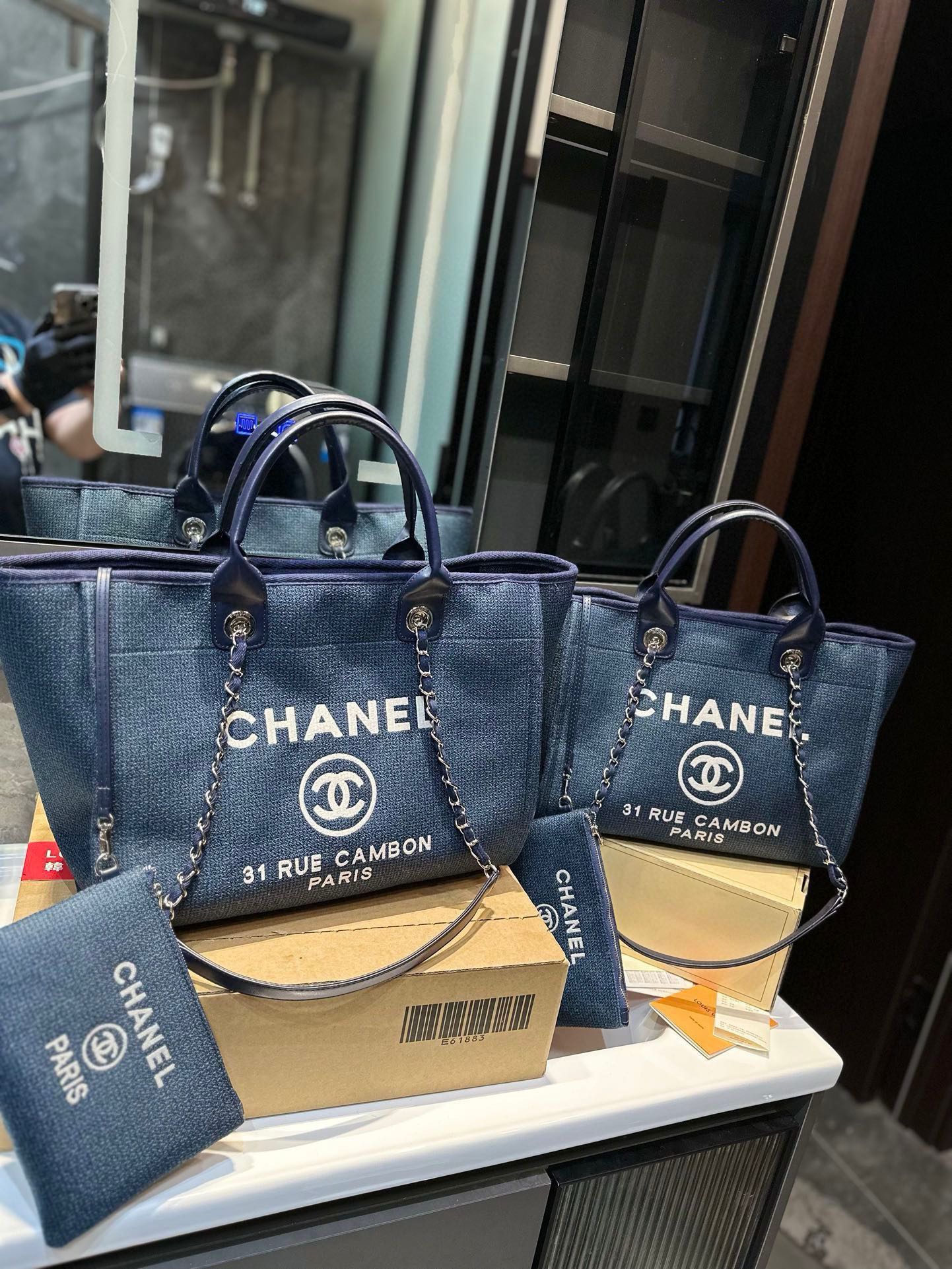 Chanel Shopping Bag 027 DB581 32-37cm