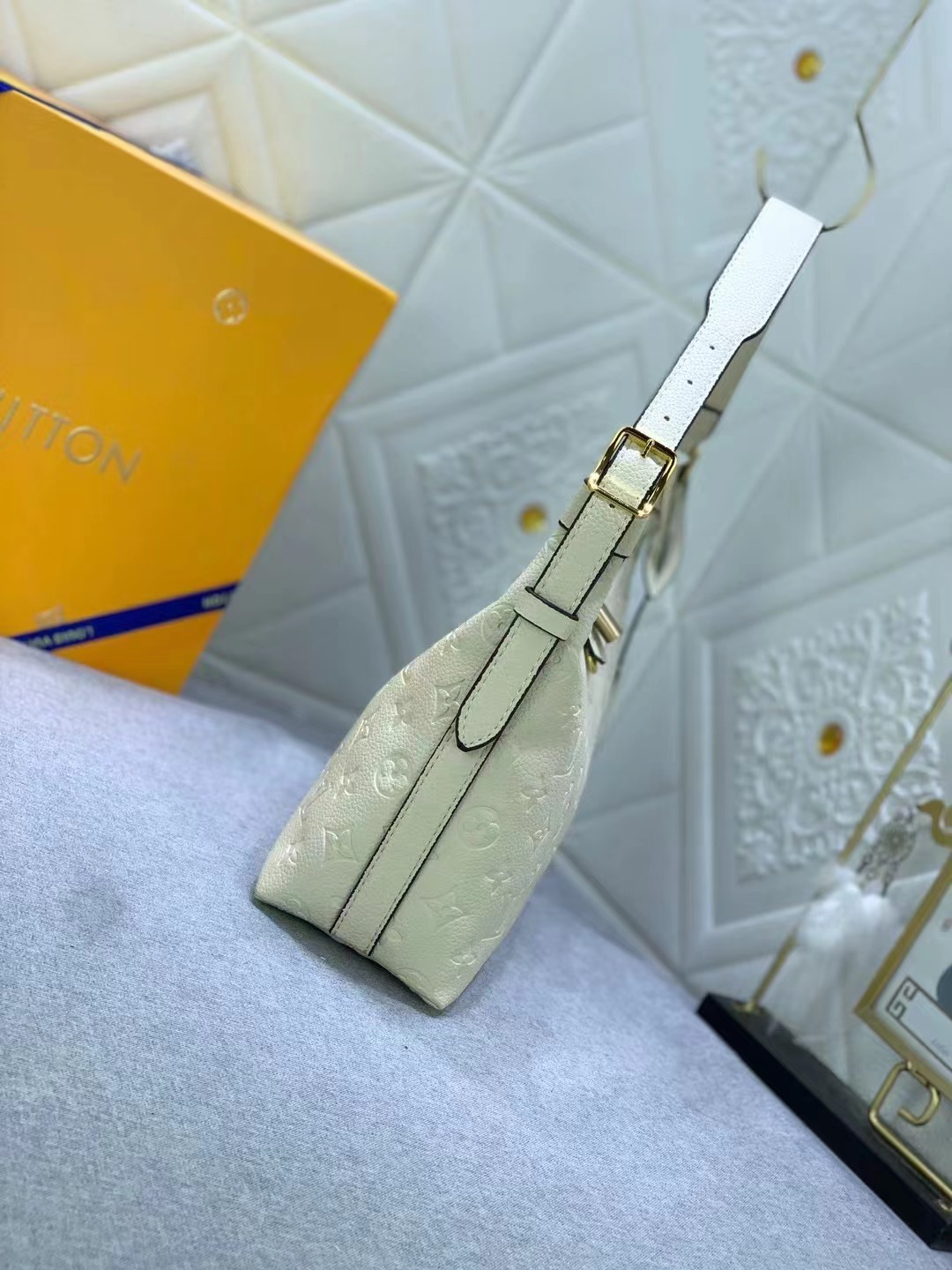 LV Sac Sport Handbag M46610 XX061 27cm