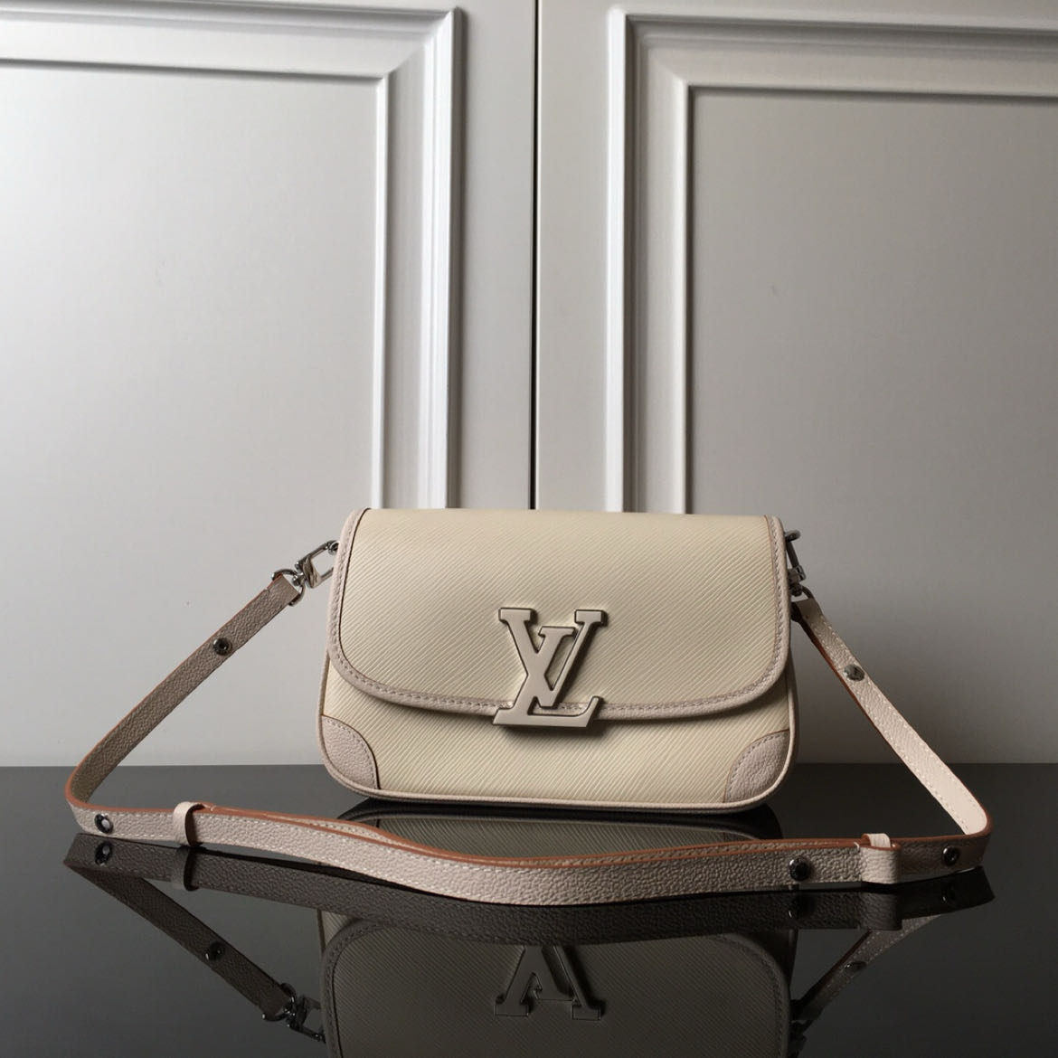 LV Buci Bag M59386 LM051 24.5cm