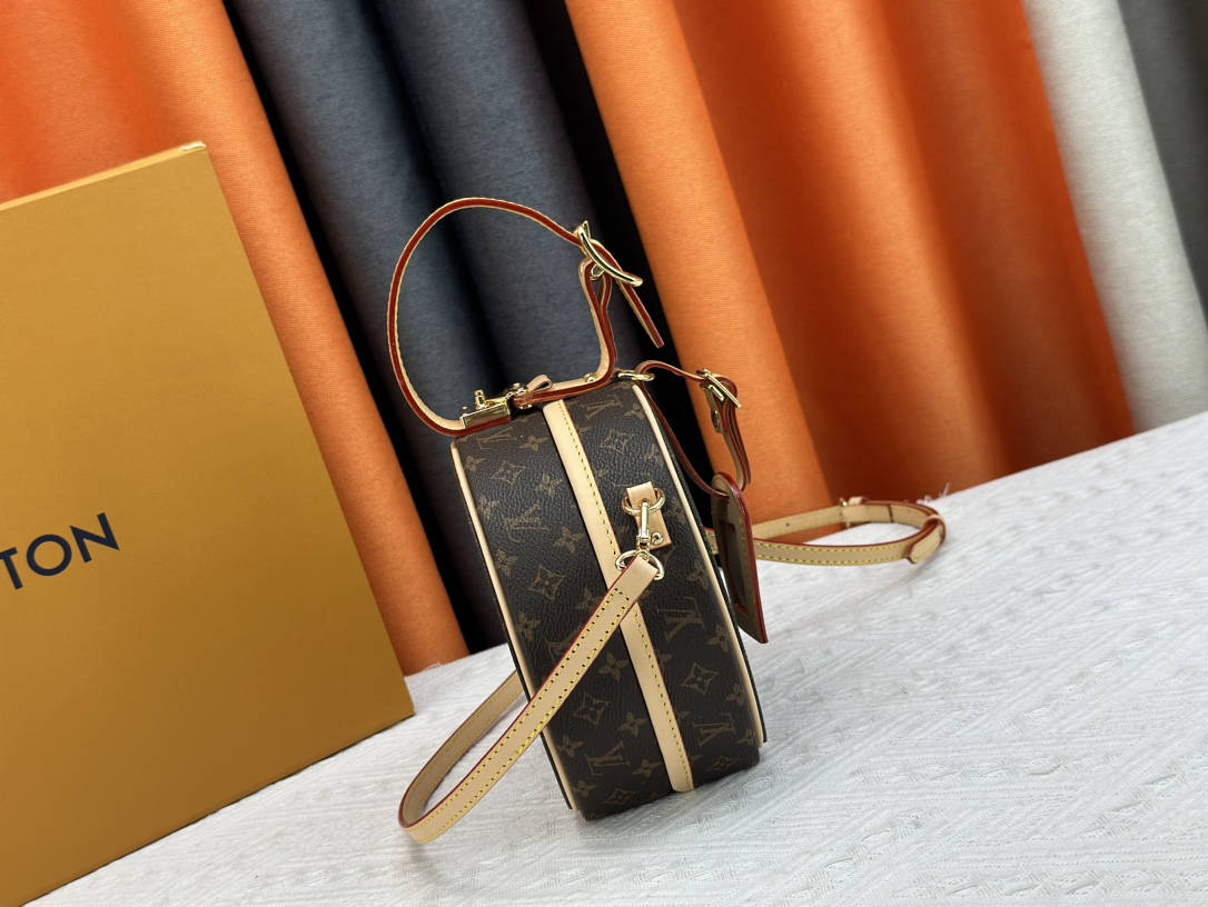 Louis Vuitton Runway Bucket Bag M43514