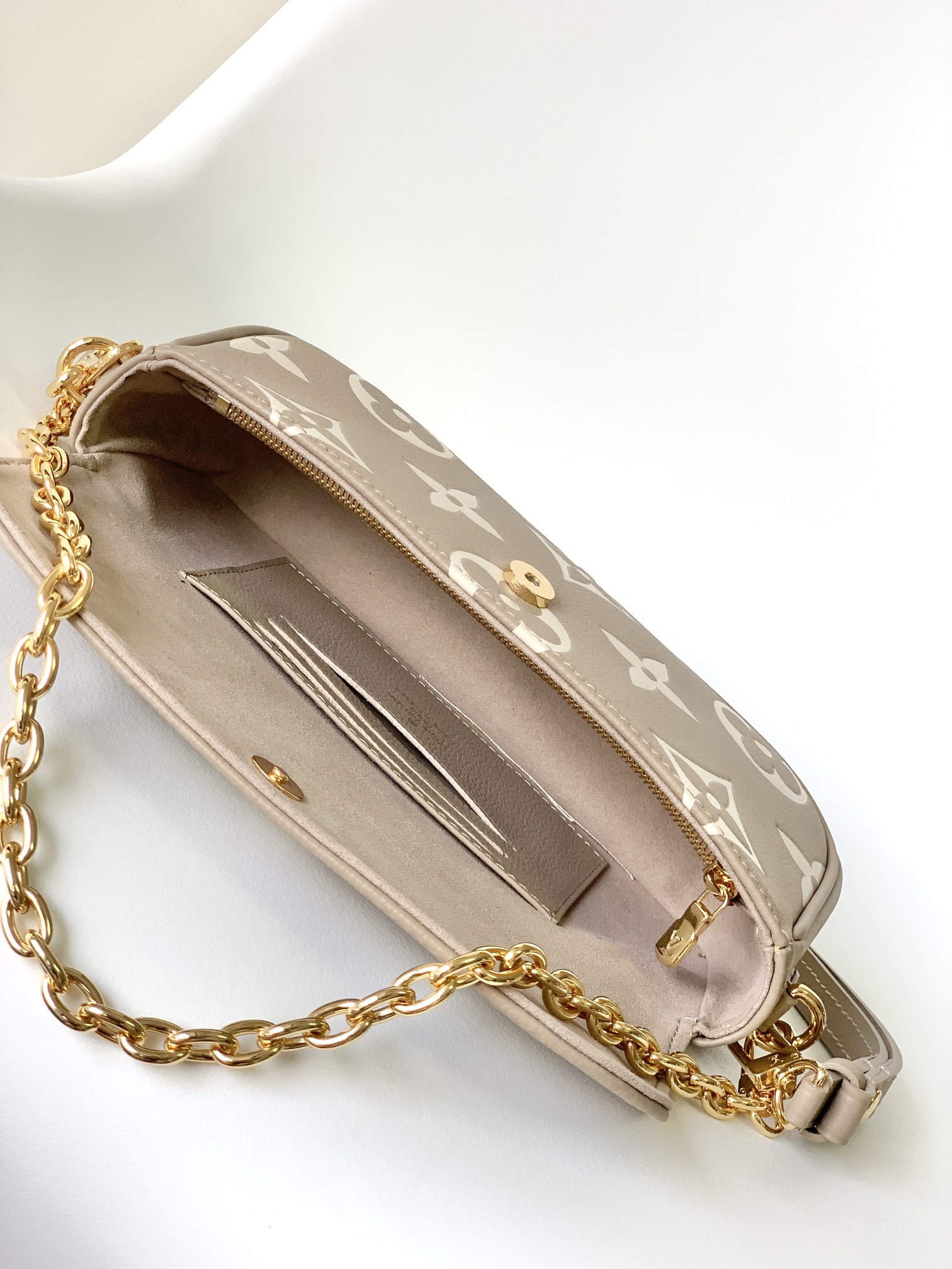 Louis Vuitton 10A Handbag Shoulder Bag Top Mirror Quality Version Wallet on Chain Ivy M82211