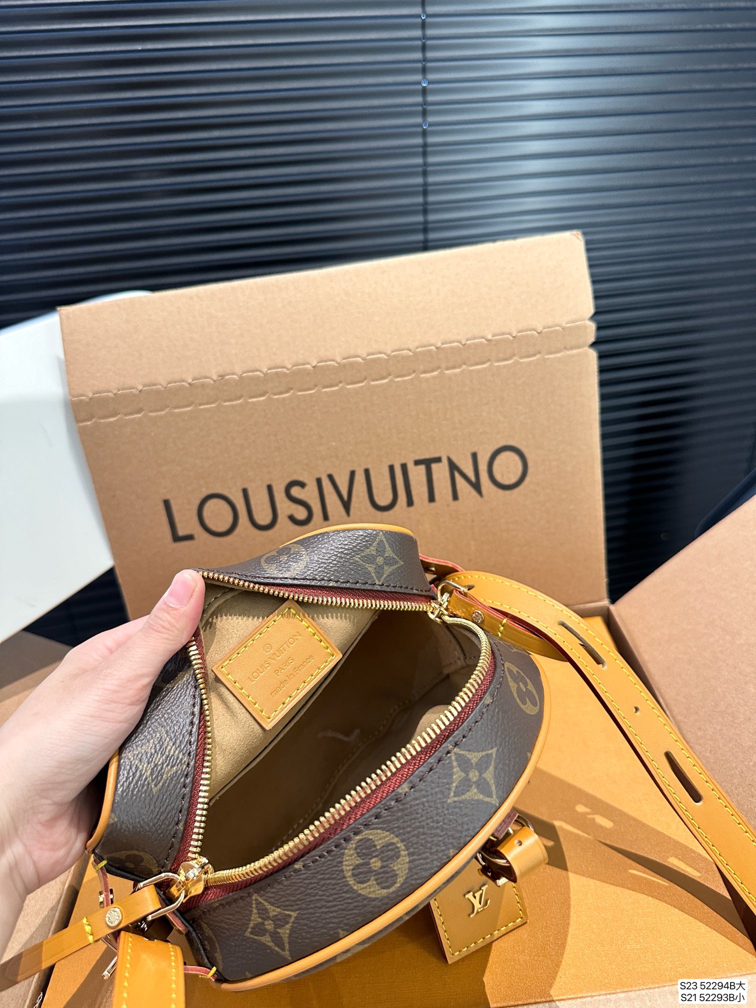 LV Shoulder Bag 52294 LLS071081 19-22cm