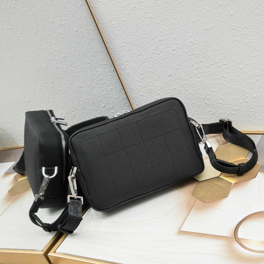 Dior Safari Messenger Bag 1050 XB022 22cm