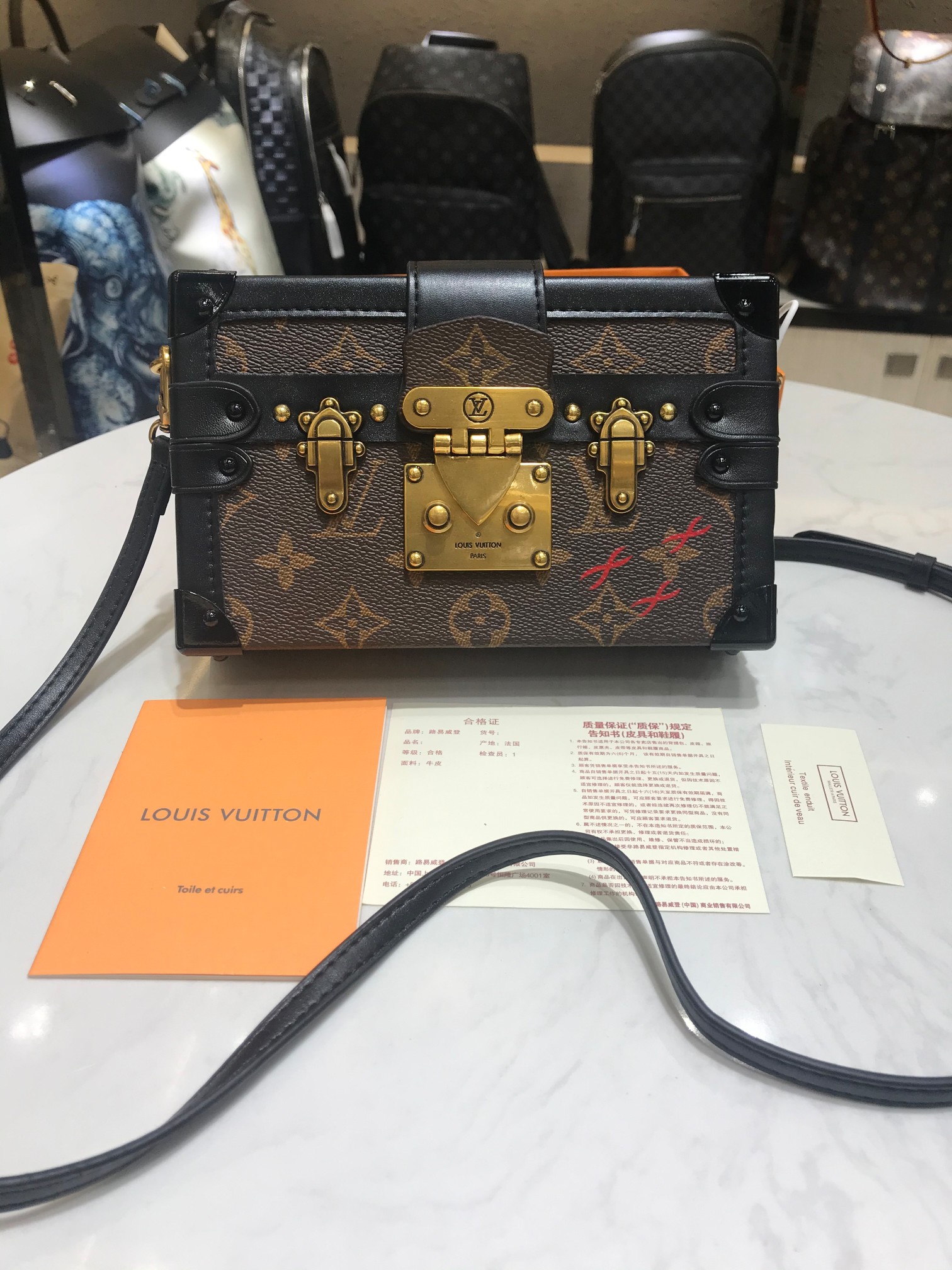 LV94219KF061 19*12*4 cm