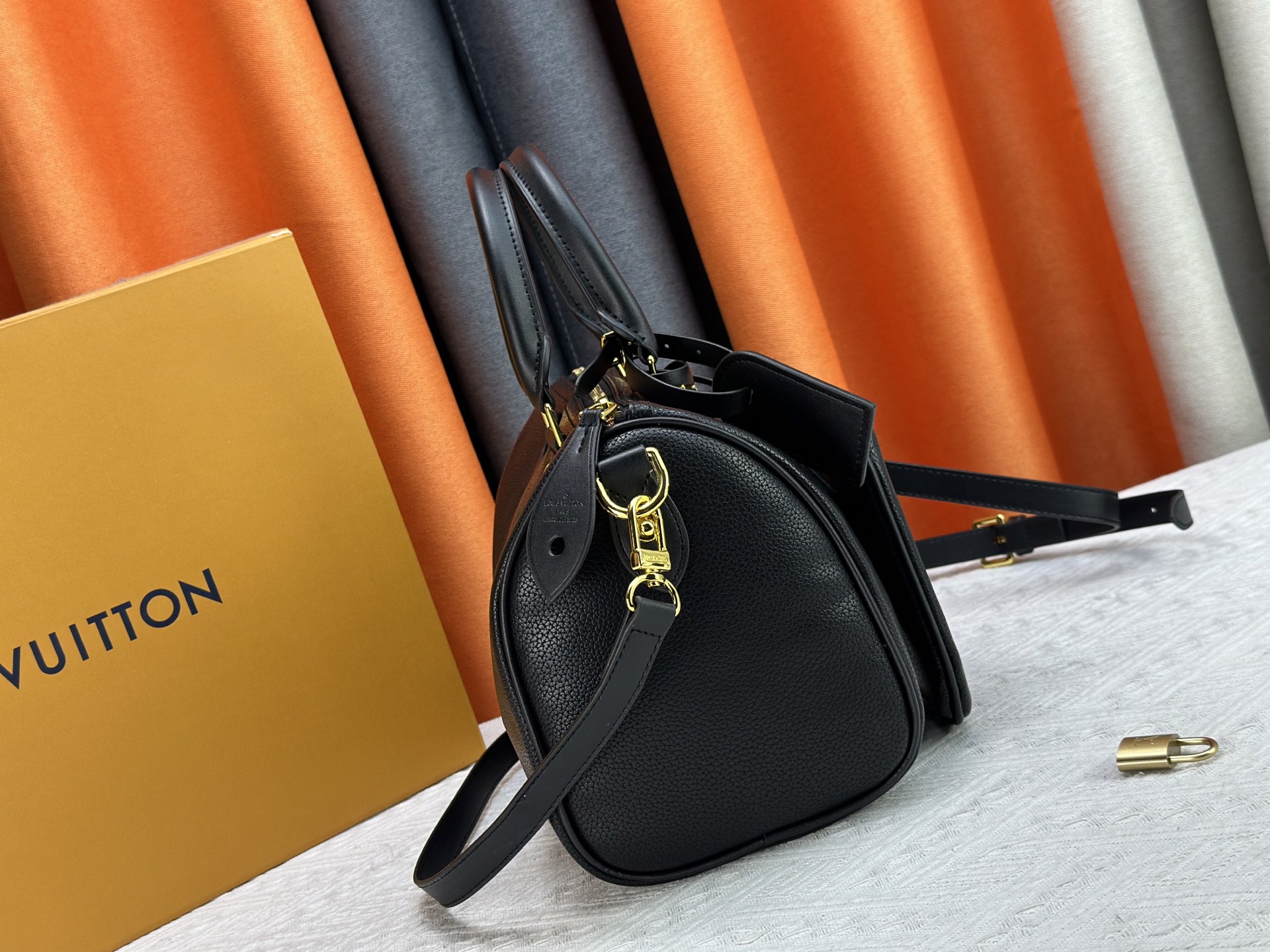 Louis Vuitton  Speedy 25 Handbag M12672 M12673