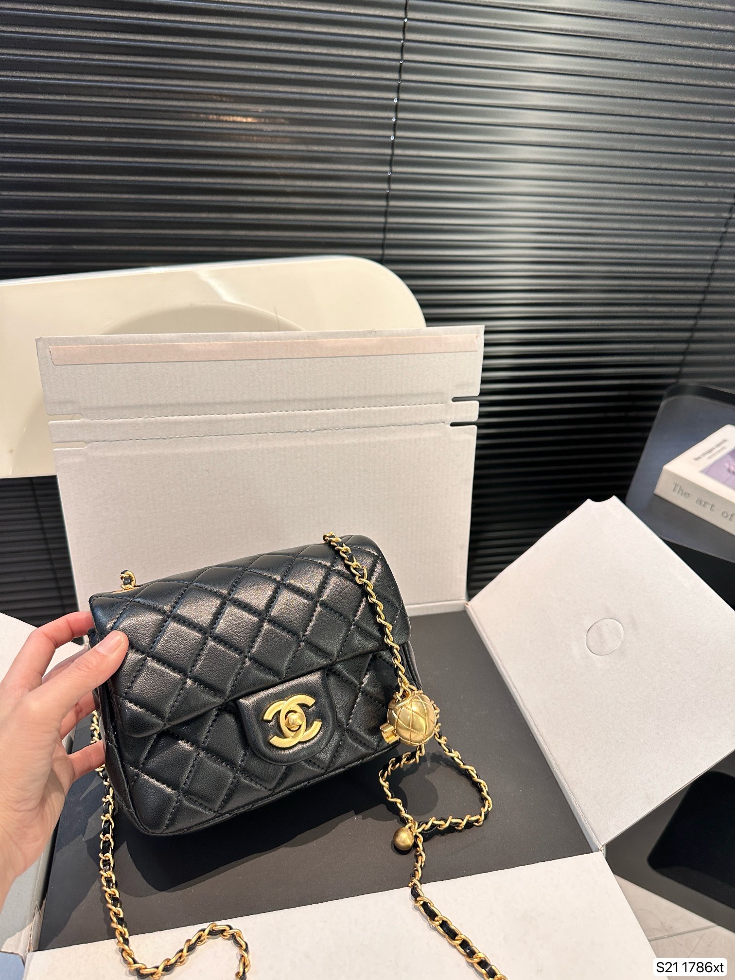 Chanel Shoulder Bag 1786 LLS071 17cm