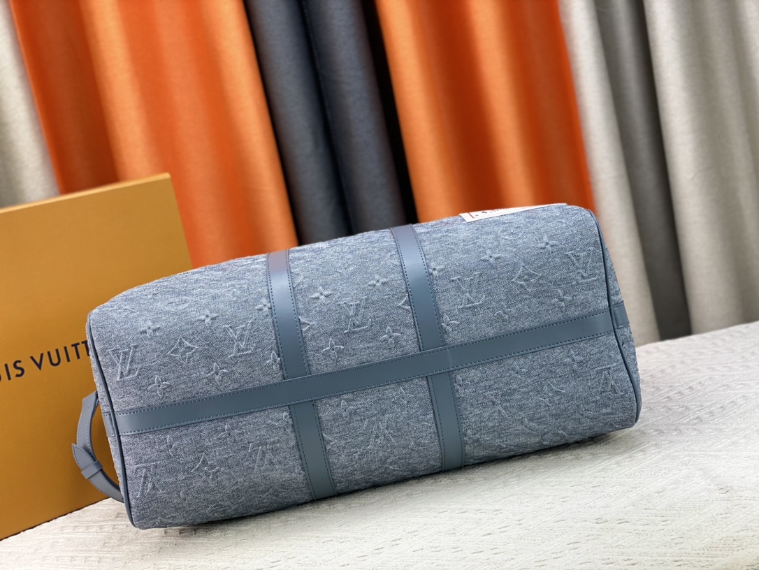 Louis Vuitton Keepall Bandoulière 50 travel bag M22532