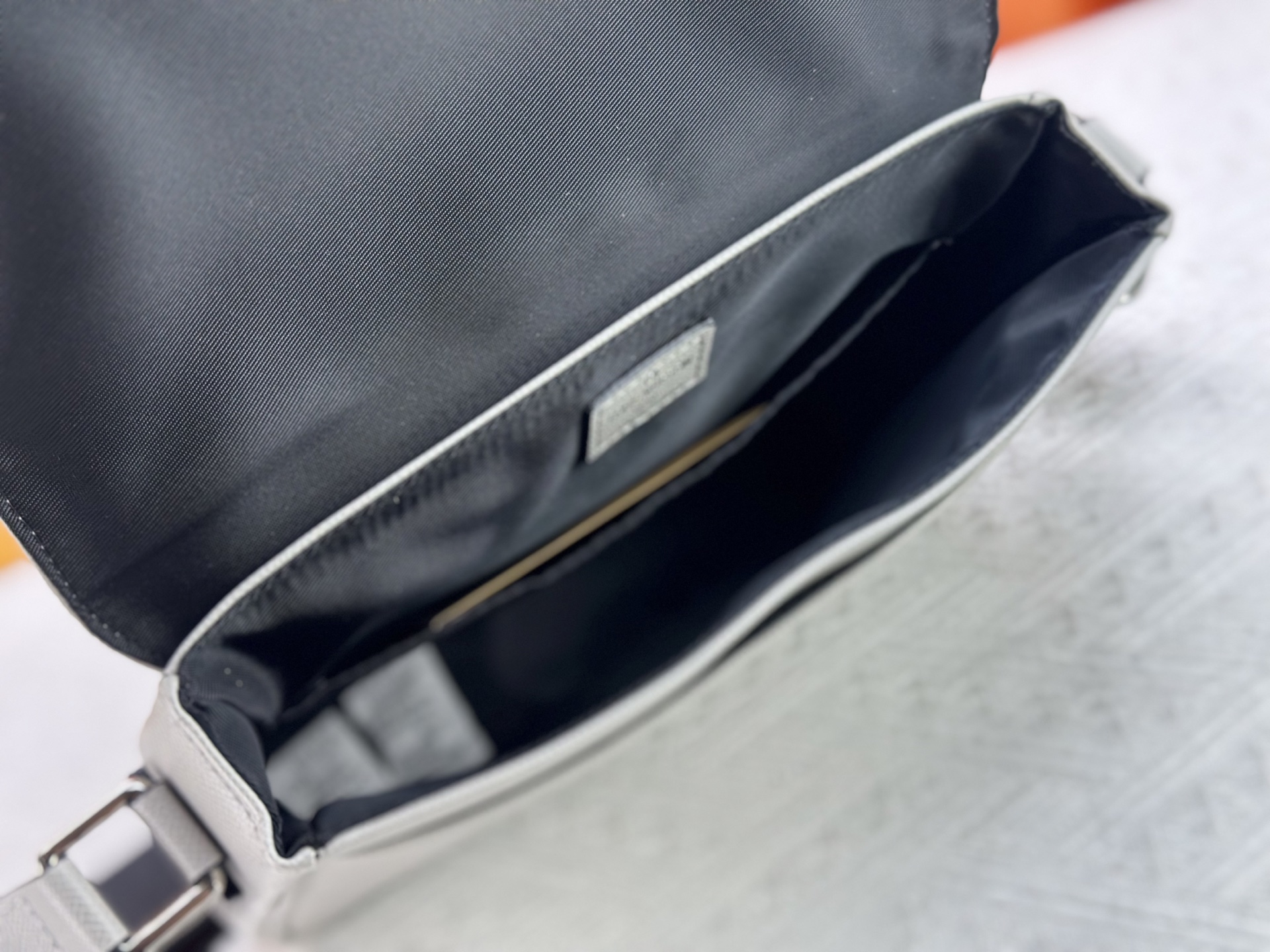 Louis Vuitton DISTRICT small messenger bag M46255 M42711 M42710