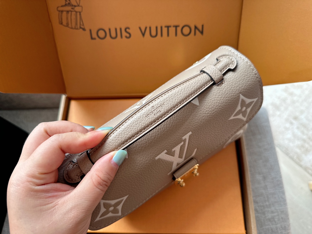LV Pochette Métis East West Bag M23081 LM002 21.5cm