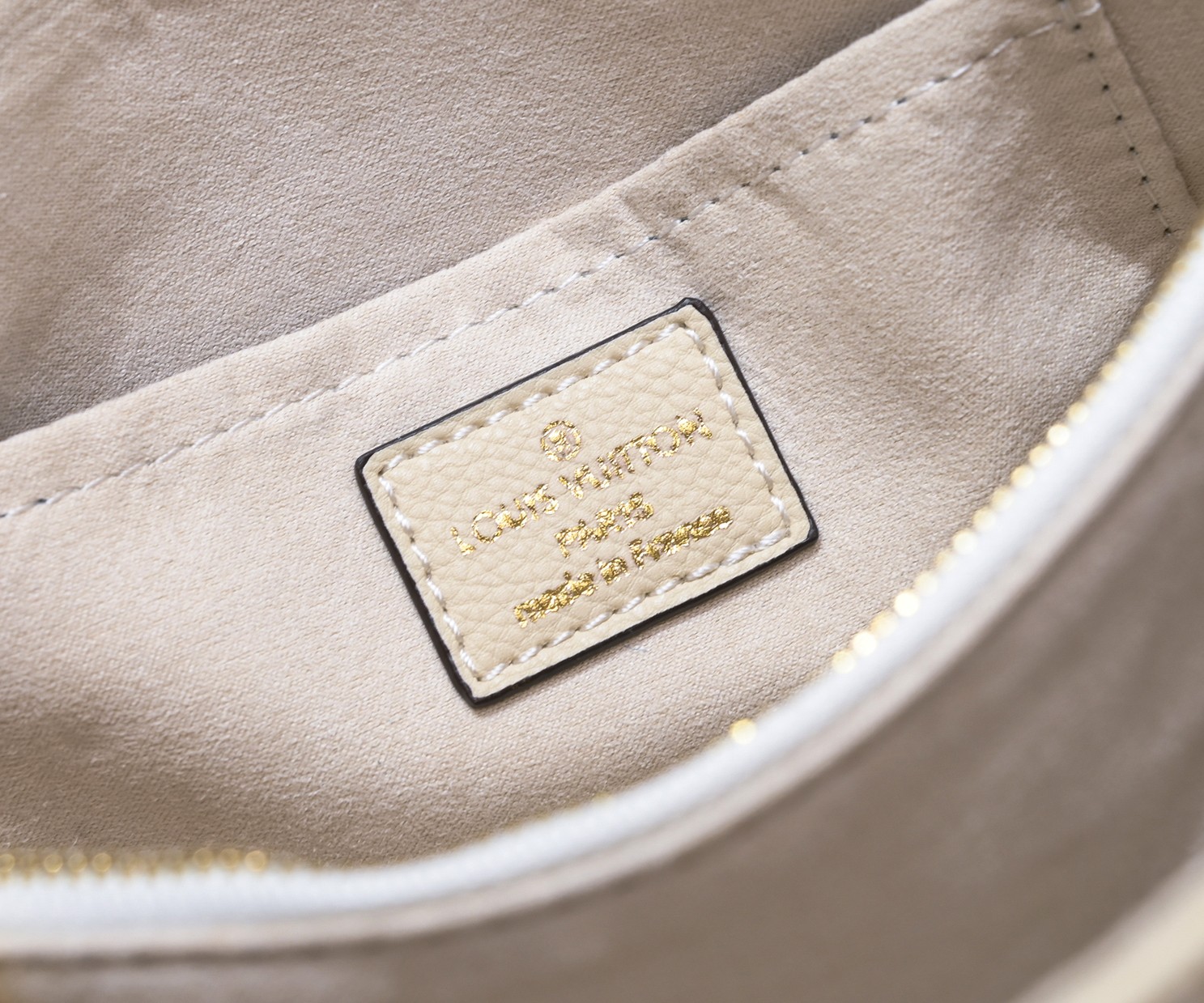 LV Madeleine Bag White embossing M45976 XX061 24-30cm