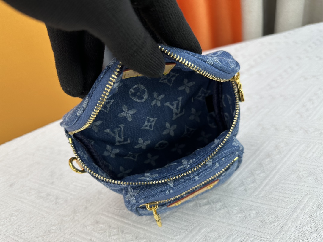 LV Gradient Mini Bumbag M82208 LM021 17cm