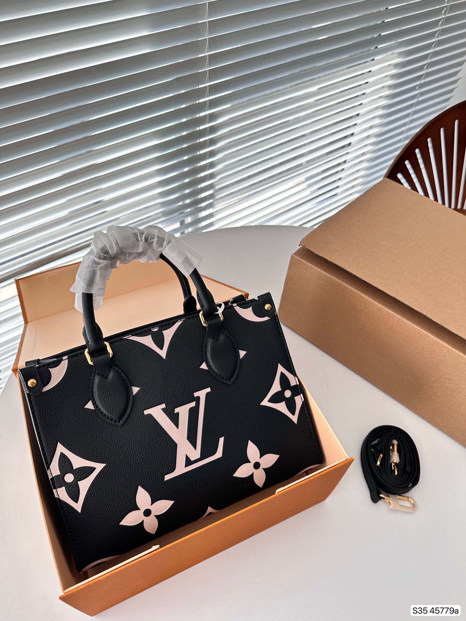 LV onthego Bag 45779 DB042 25cm