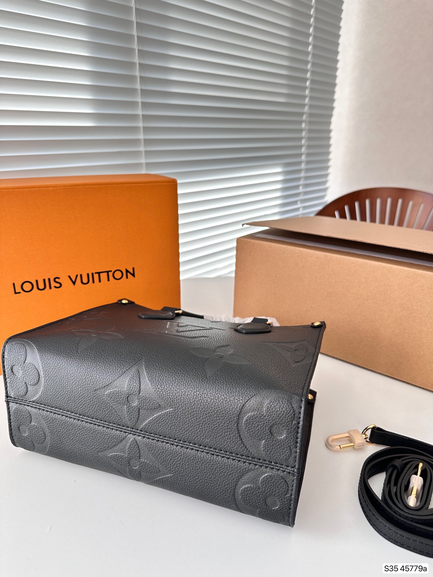 LV onthego Bag 45779 DB042 25cm