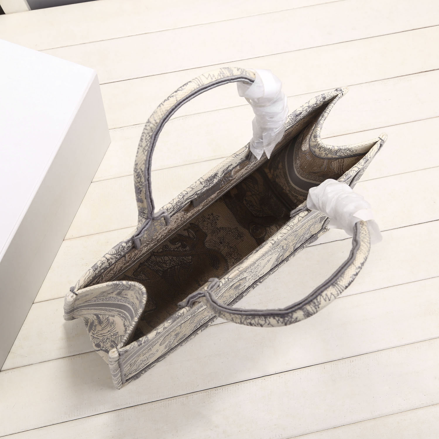 Dior  Bags Grey Tiger 𝗗𝗜𝗢𝗥 𝗕𝗼𝗼𝗸 𝘁𝗼𝘁𝗲  (12AReplica)