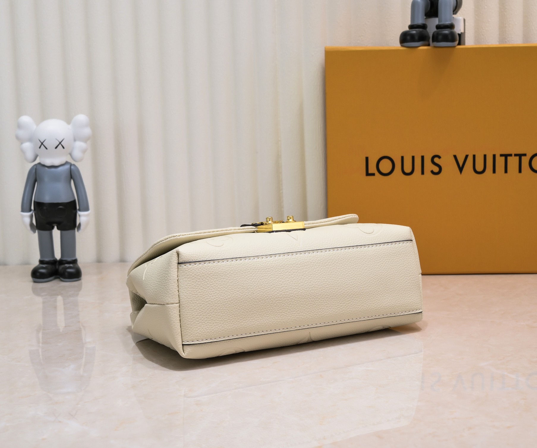 LV Madeleine Bag White embossing M45976 XX061 24-30cm
