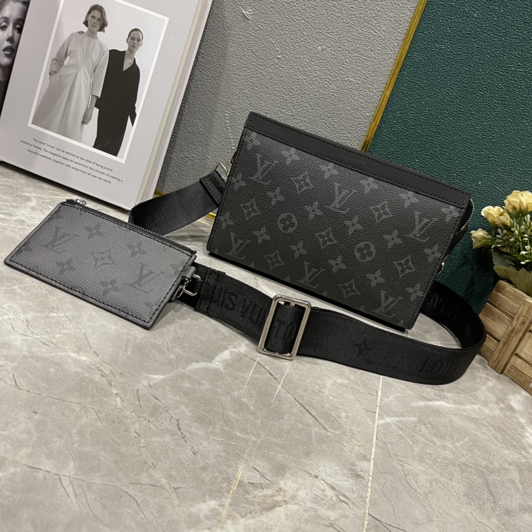 LV Pochette Voyage Clutch M64608 CS001 22cm