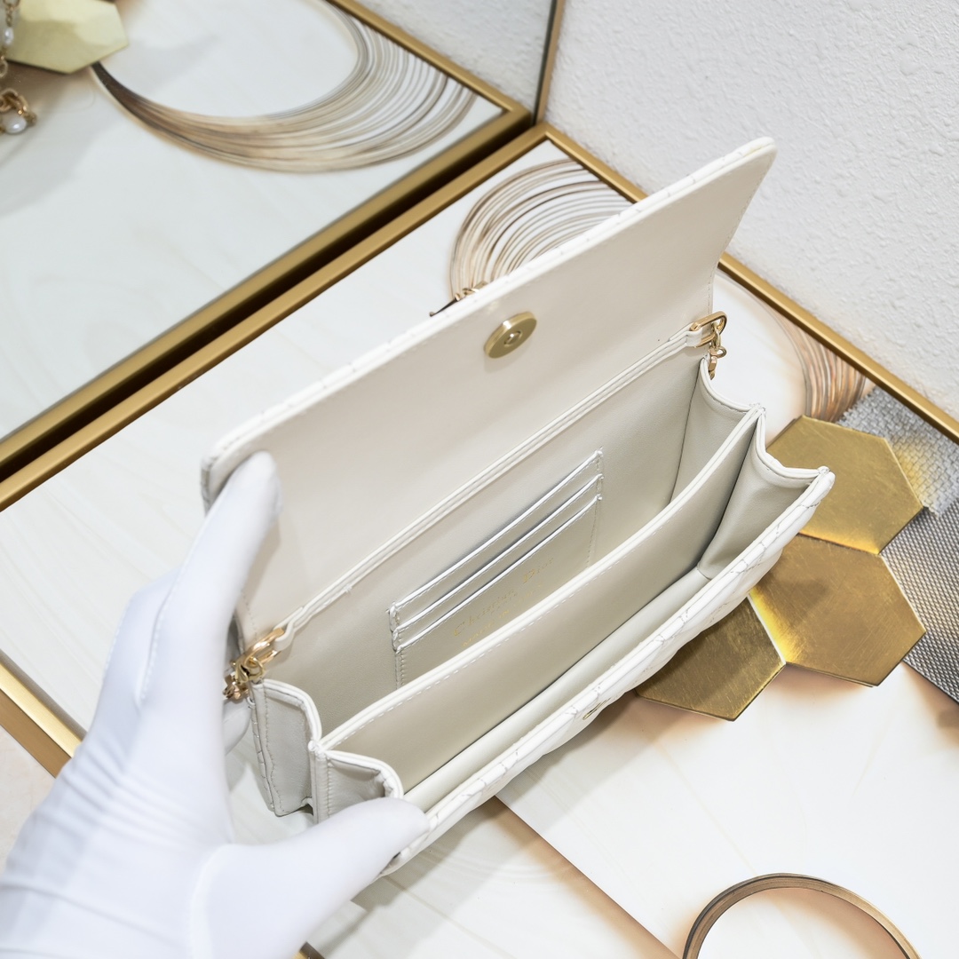 Miss Dior Mini Bag White sheep CD2023 XB071 21cm