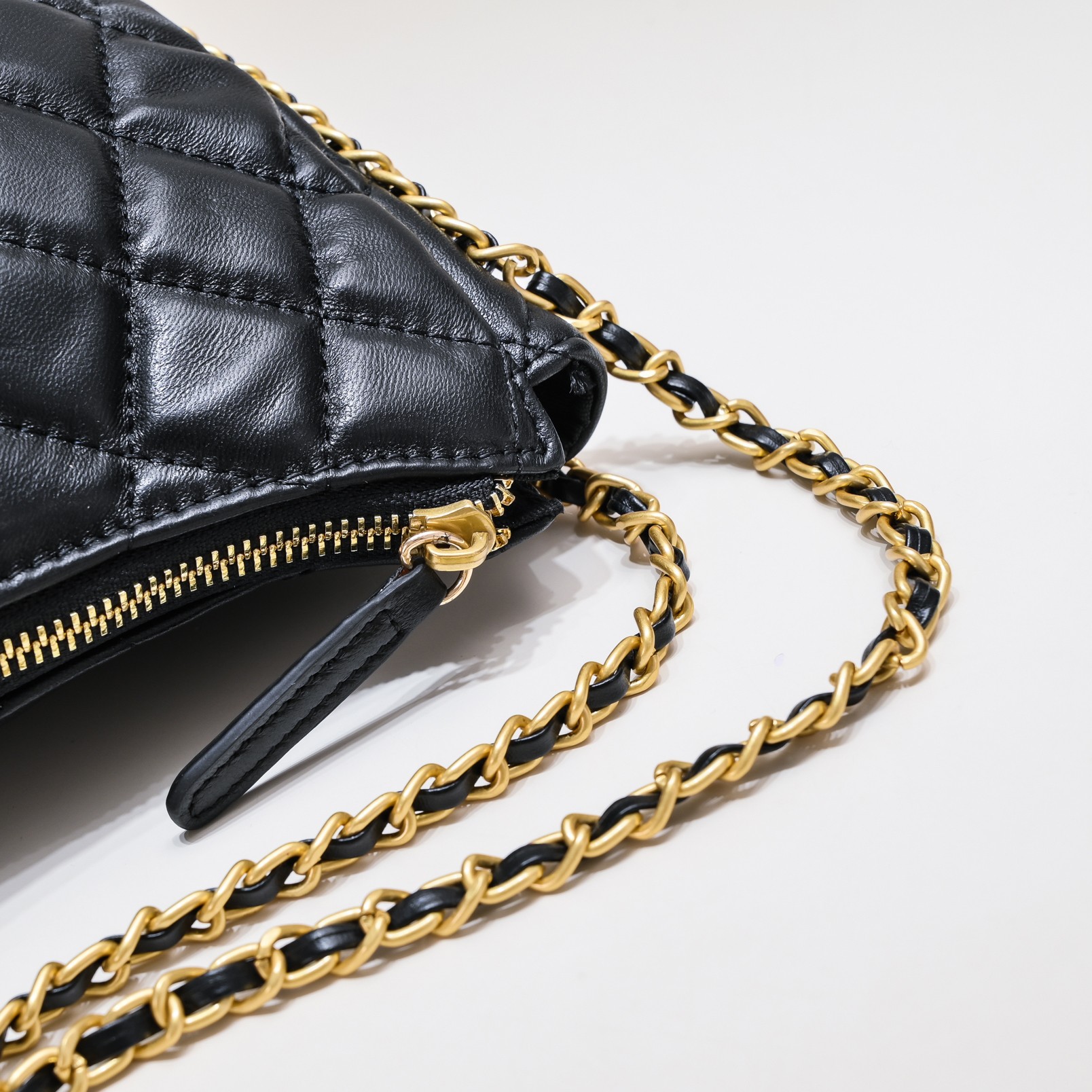 Chanel 23p Crescent Moon Bag Hobo Wristlet Shoulder Bag Handbag