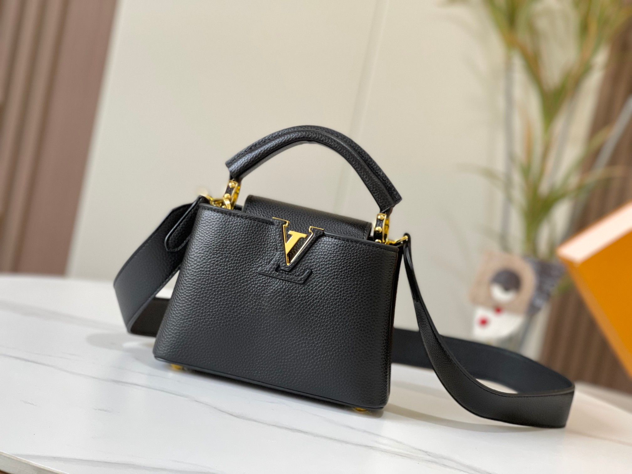 LV Capucines Bag M56071 LM091 21cm