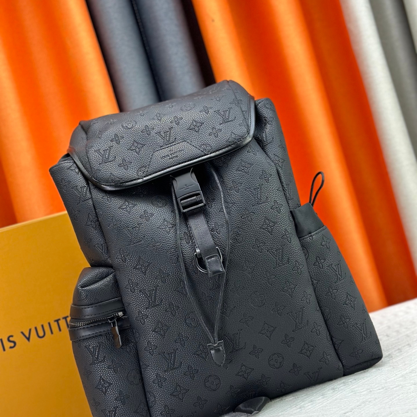 Louis Vuitton Men's Adjustable Shoulder Bag M43680 Trekking