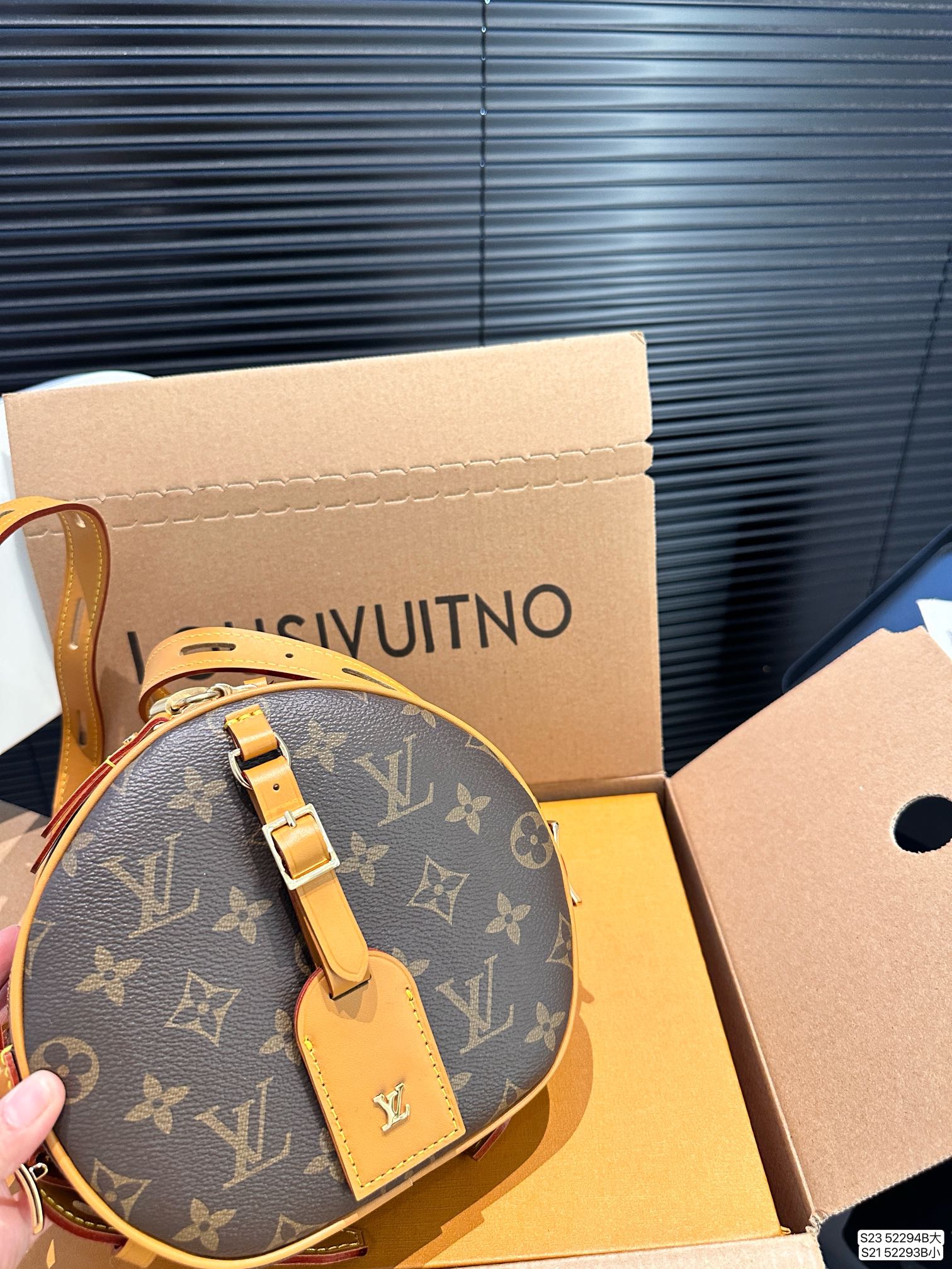 LV Shoulder Bag 52294 LLS071081 19-22cm