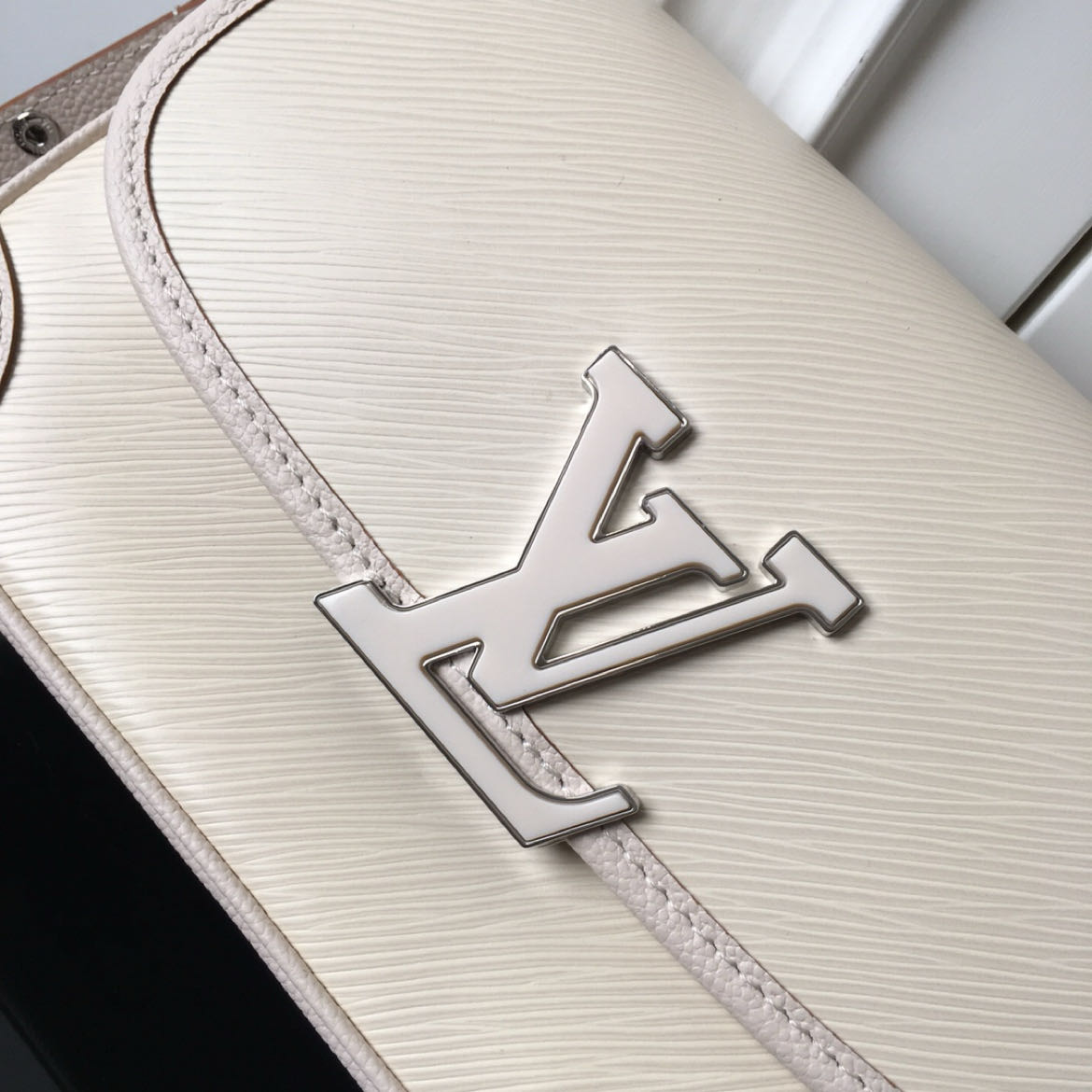 LV Buci Bag M59386 LM051 24.5cm