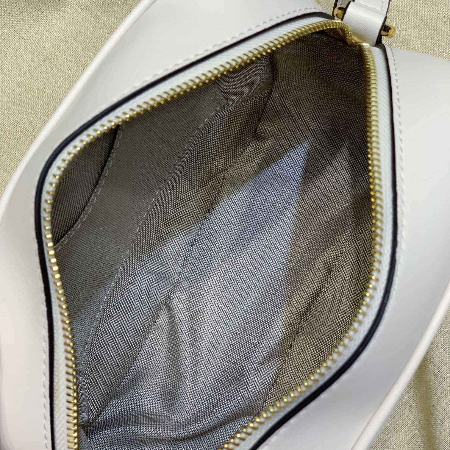 Gucci Blondie Small Camera Bag 742360