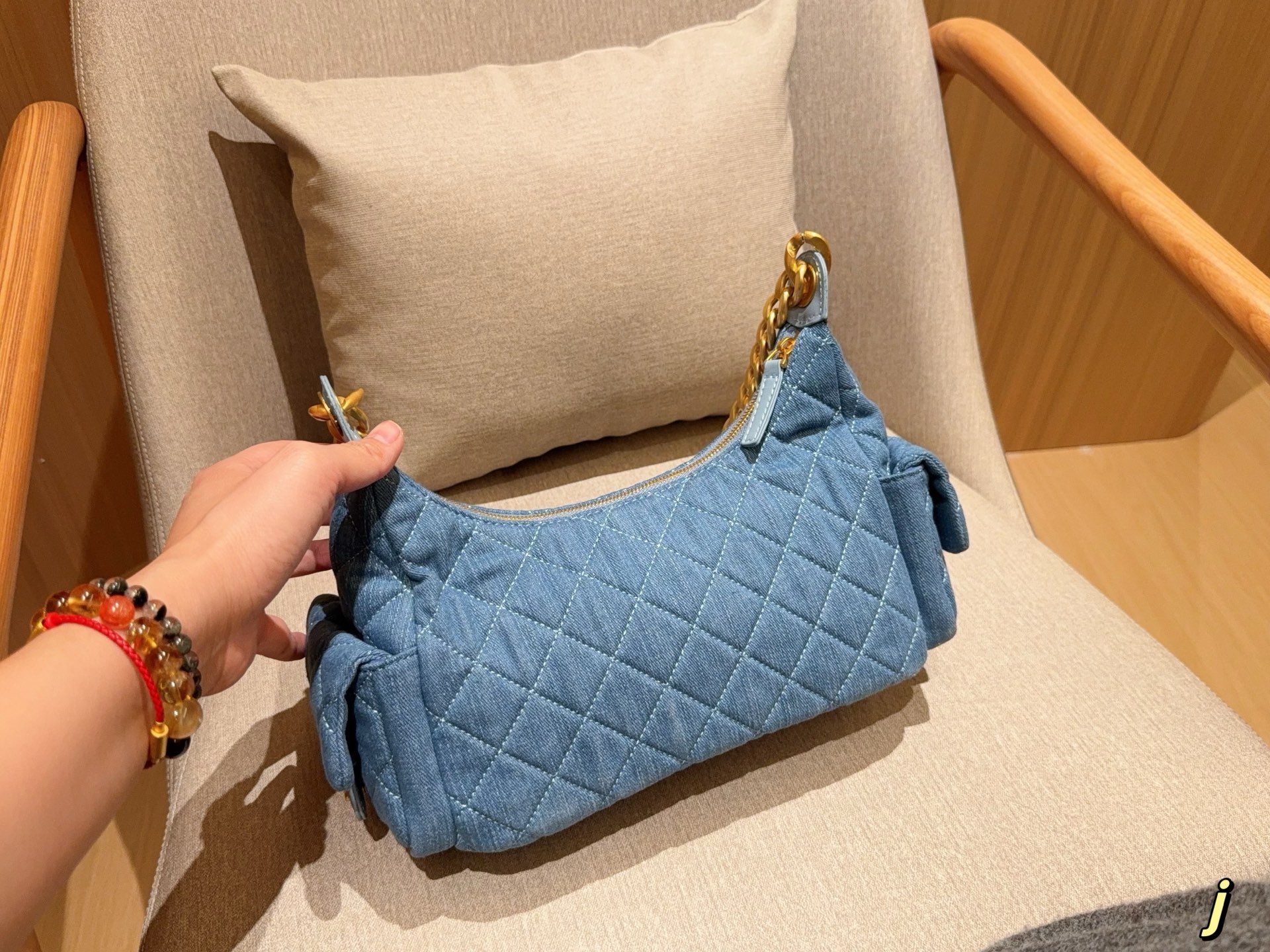 Chanel Jennie Hobo Bag 028 DB002 25cm