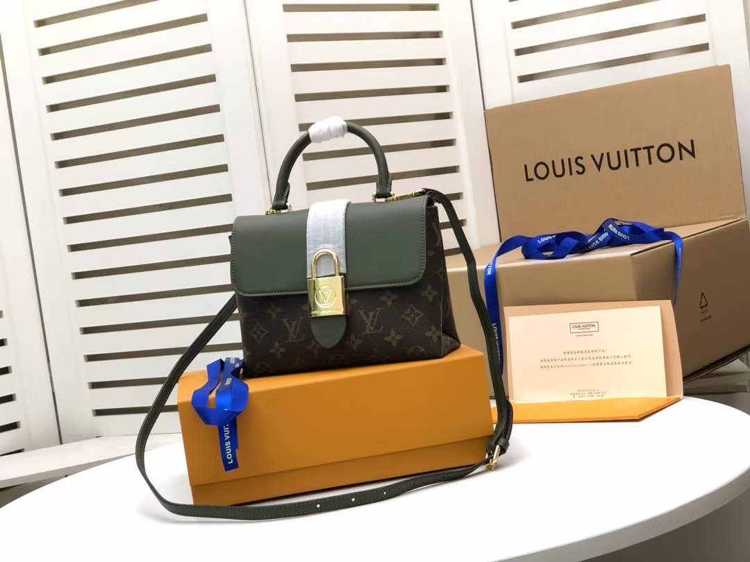 Louis Vuitton LOCKY BB M44080 21 x 17x 8 cm