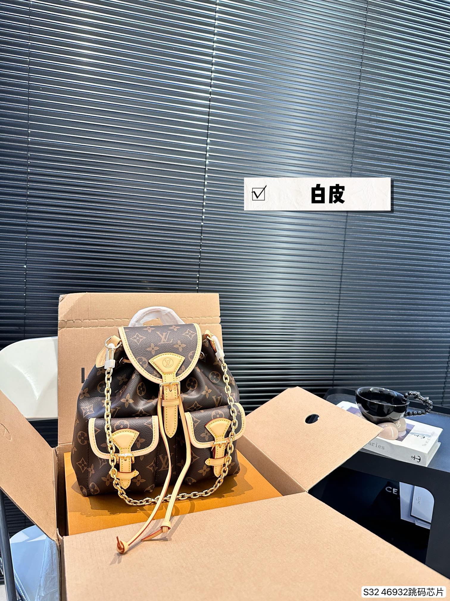 LV Excursion Backpack 46932 LLS522 23cm