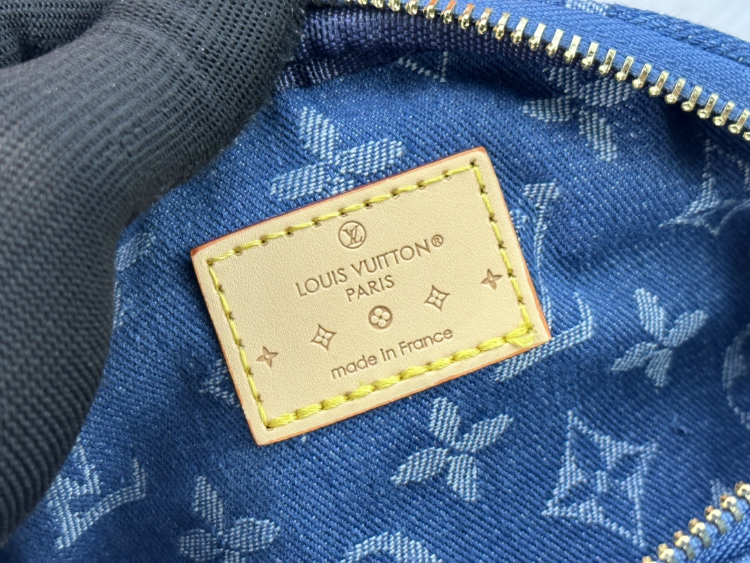 LV Gradient Mini Bumbag M82208 LM021 17cm