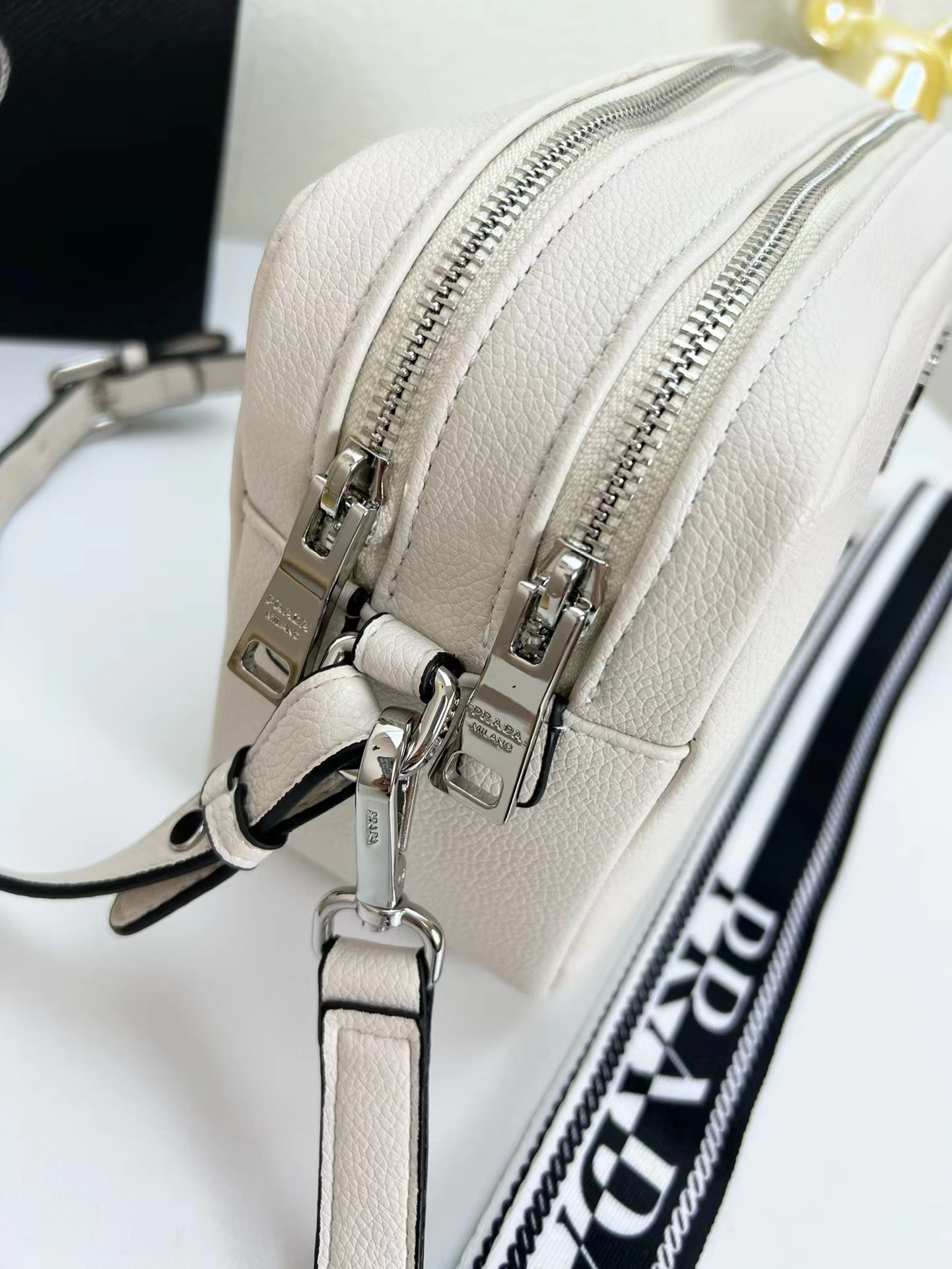 Prada0838 22PJ061 22cm