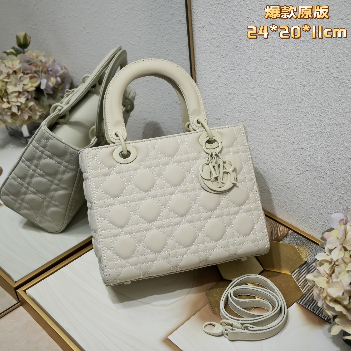 Medium Lady Dior Bag White Matte 2022 LM071 24cm
