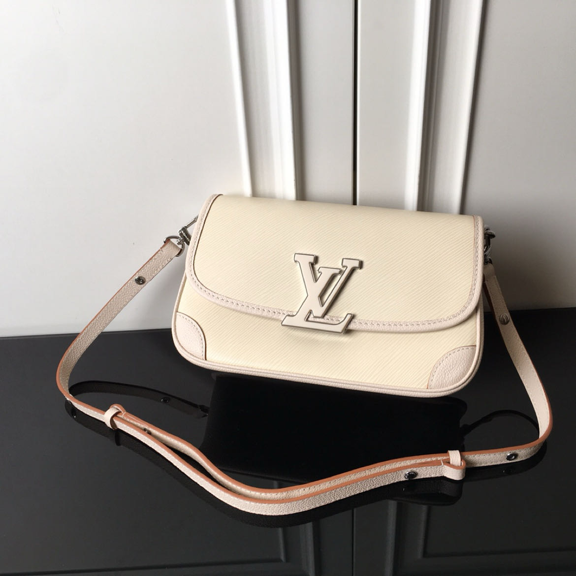 LV Buci Bag M59386 LM051 24.5cm