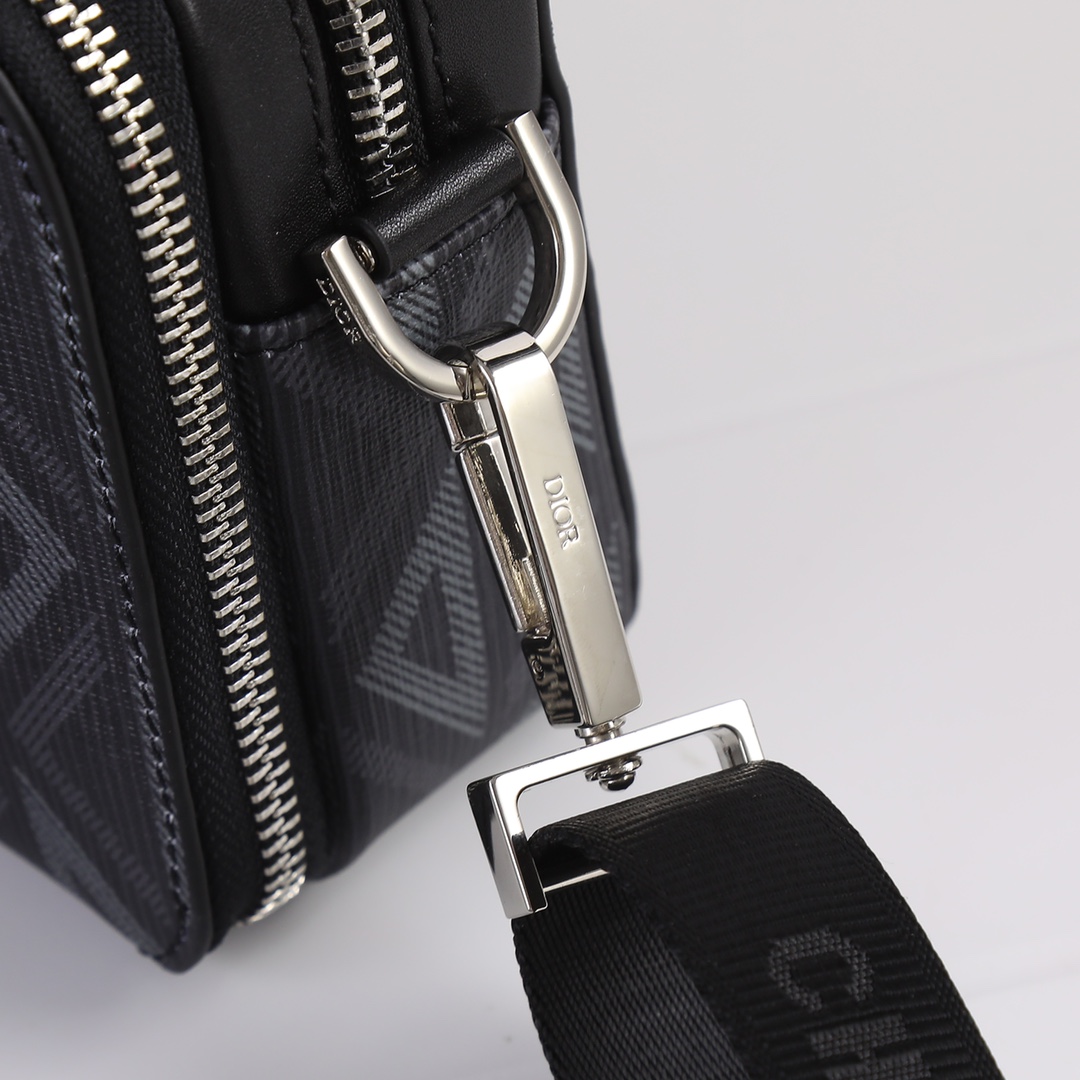 Pouch With Strap Black CD-1111 XB081 17cm