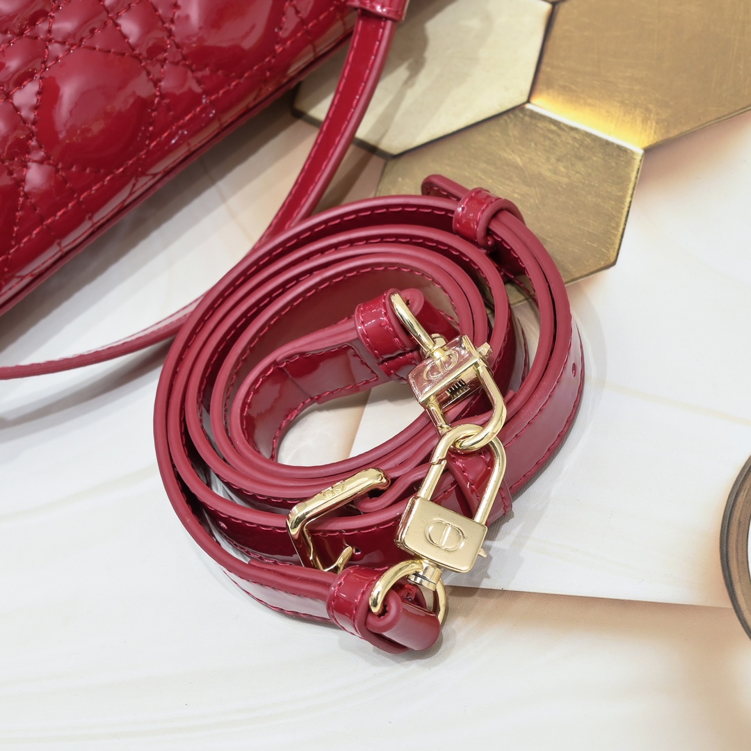 Medium Lady D-Joy bag Red patent leather CD0540 XB002 26cm