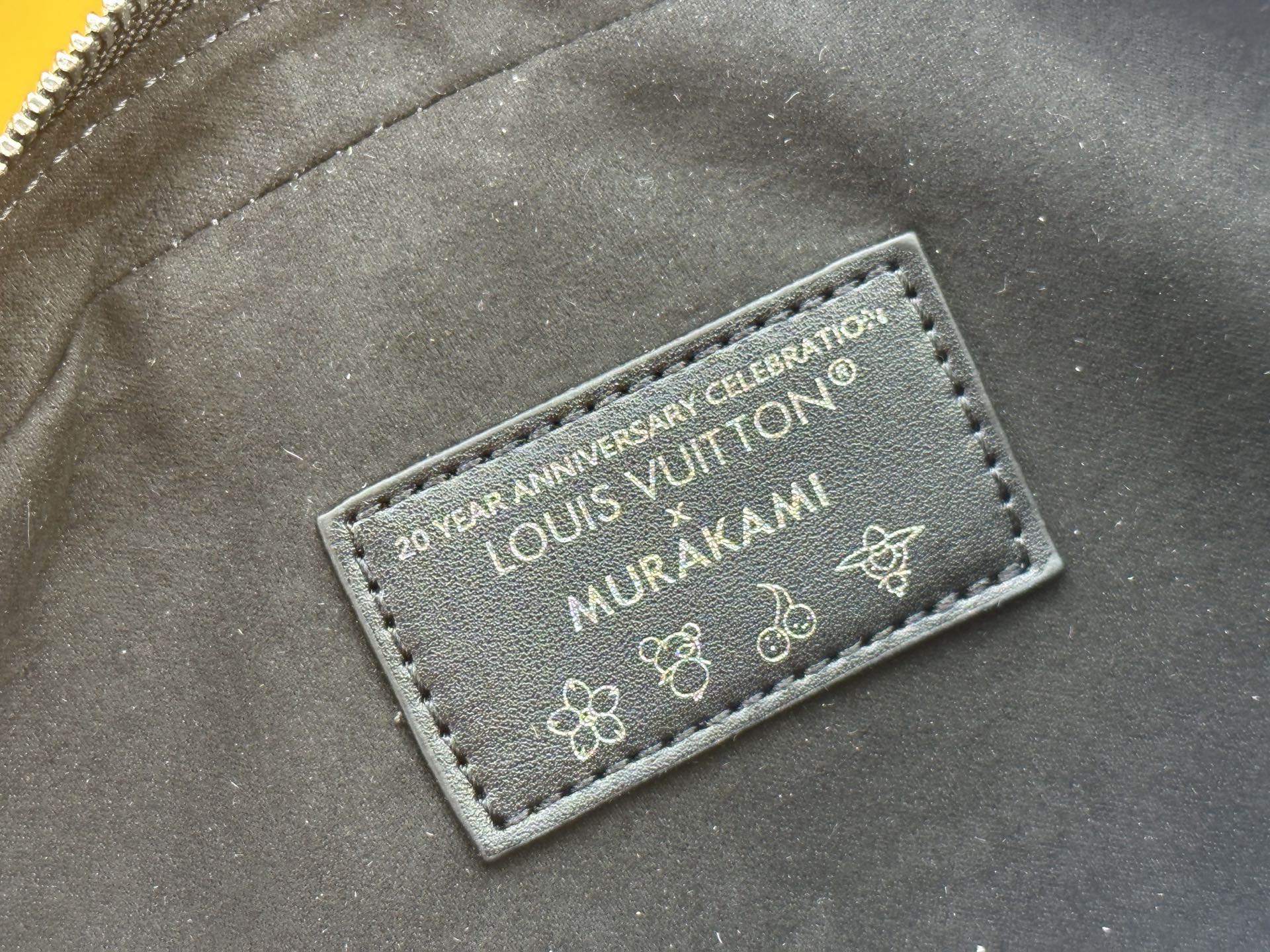 Louis Vuitton Handbag East West M13084