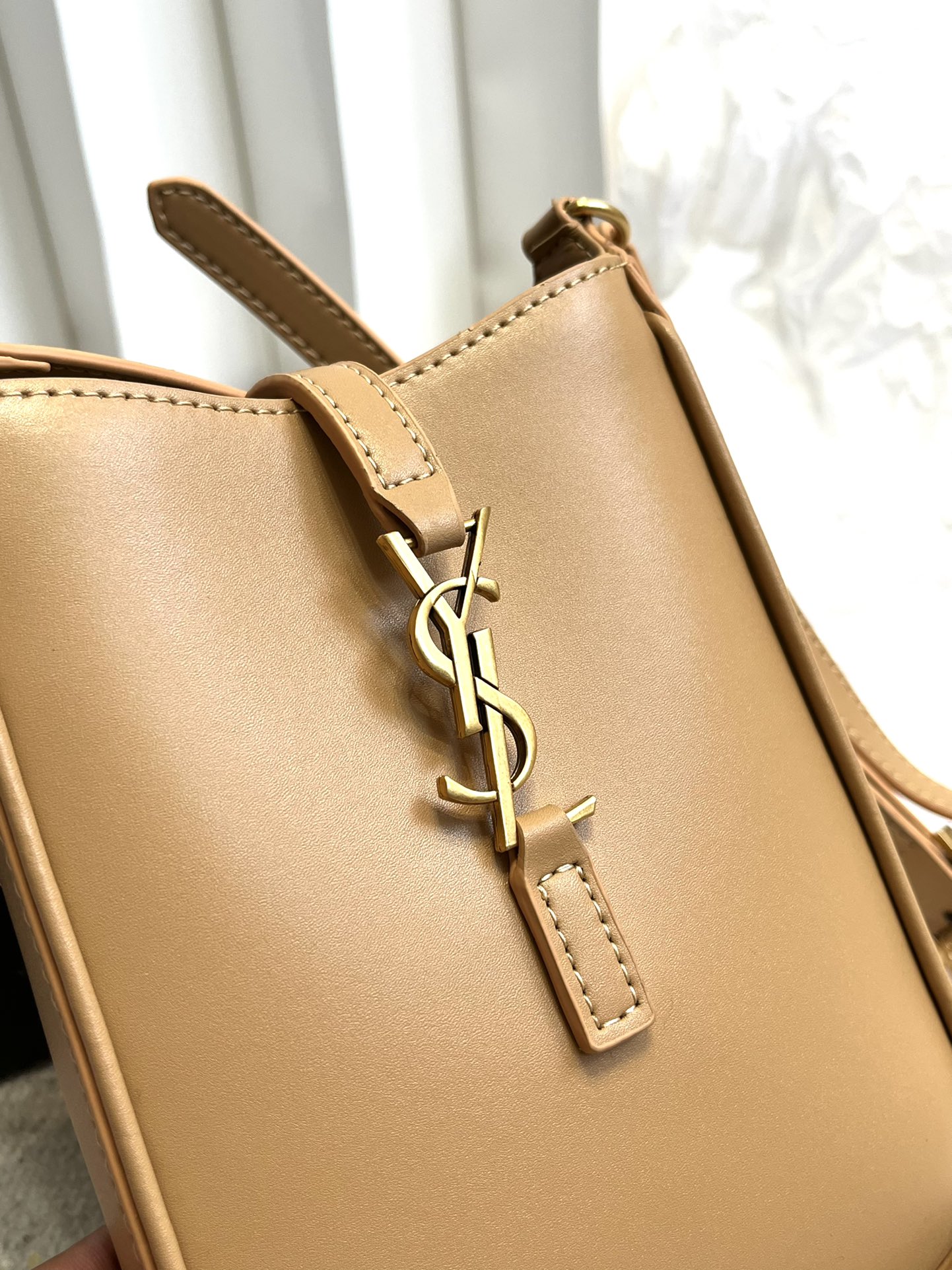 LE 5 À 7 Mini Hobo Bag Apricot 735214 LM021 13cm