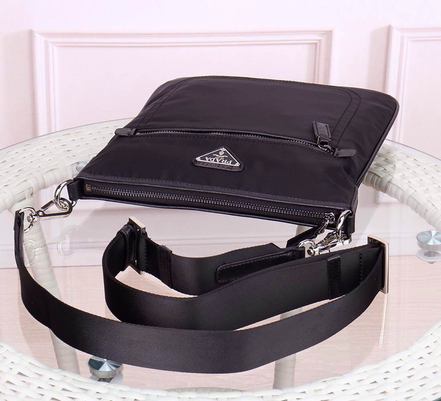 Prada0819HMF011  26*28*1 cm