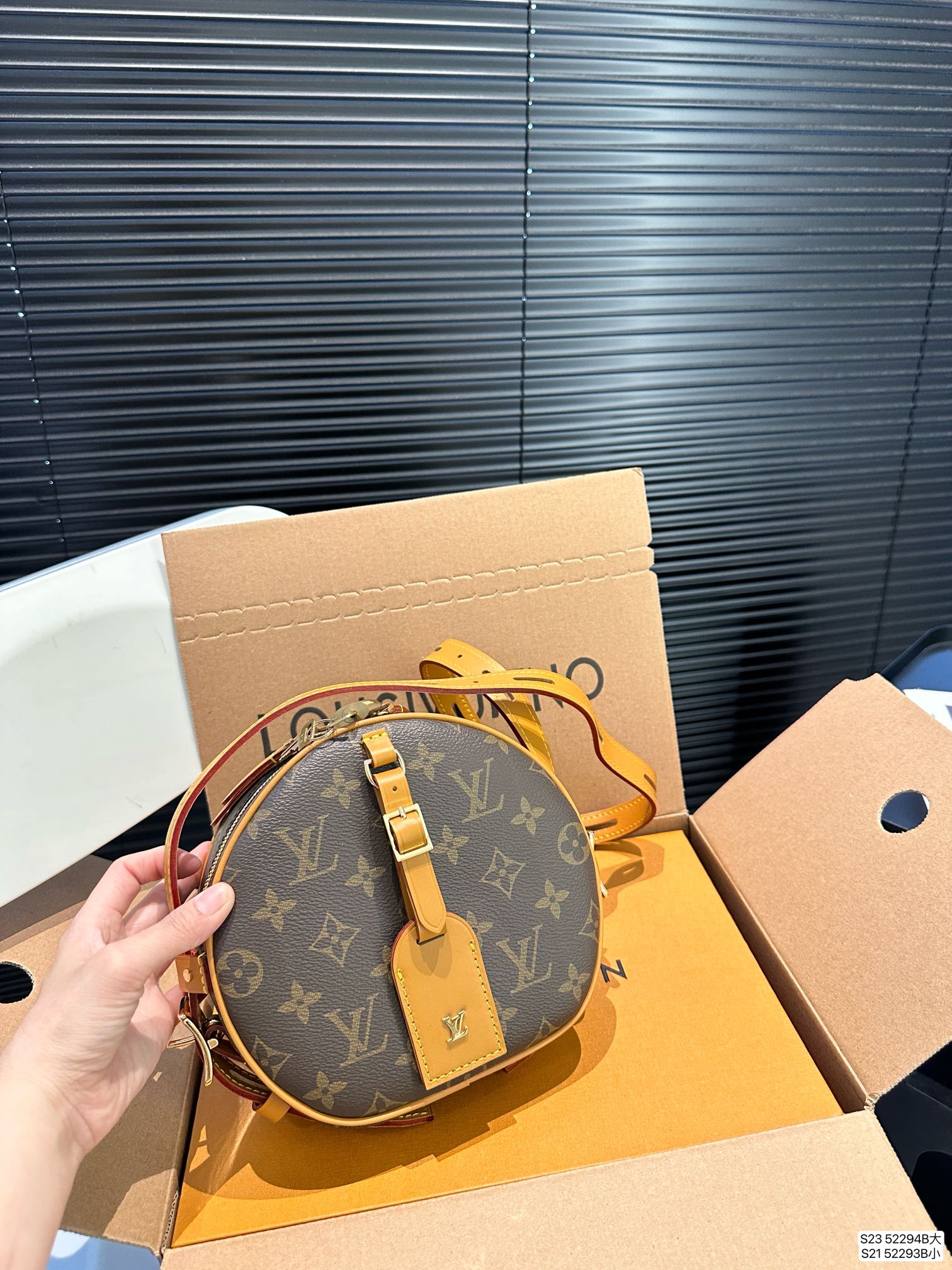 LV Shoulder Bag 52294 LLS071081 19-22cm