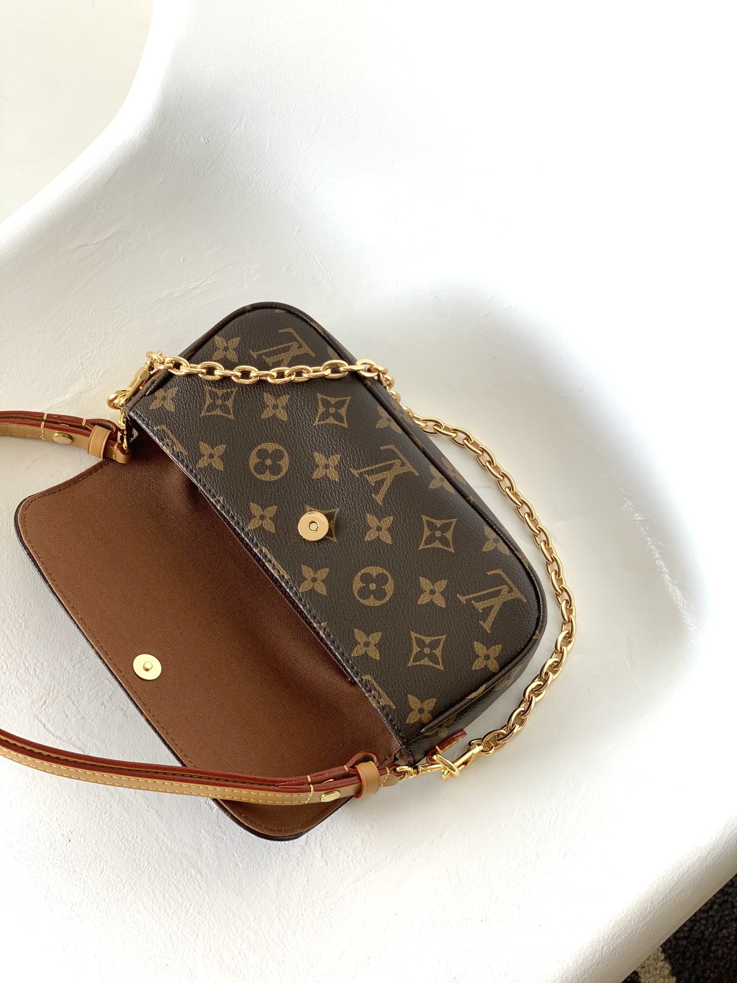 Louis Vuitton 10A Handbag Shoulder Bag Top Mirror Quality Version Wallet On Chain Ivy M81911