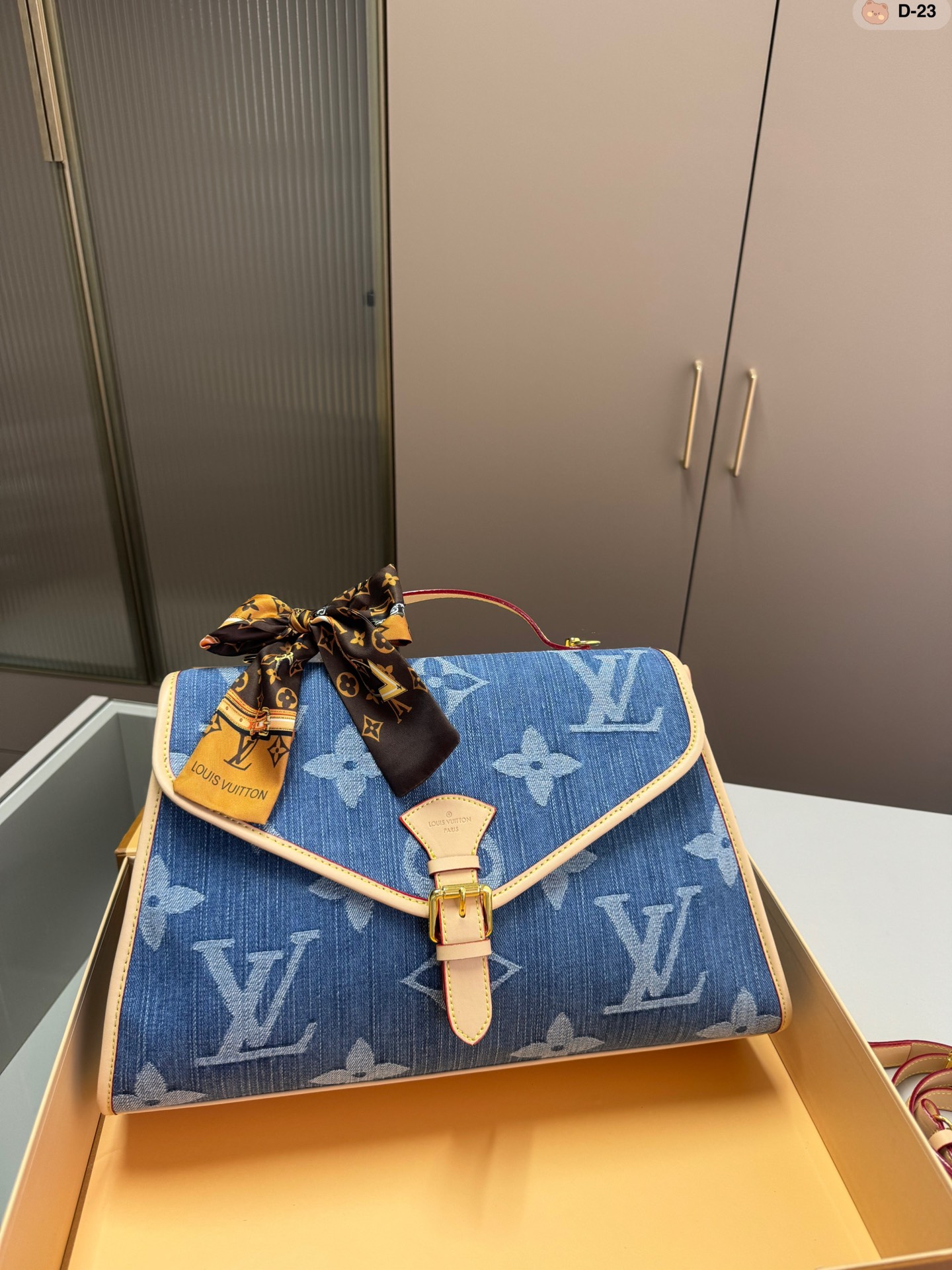 LV Messenger Bag 013 DB081 37cm