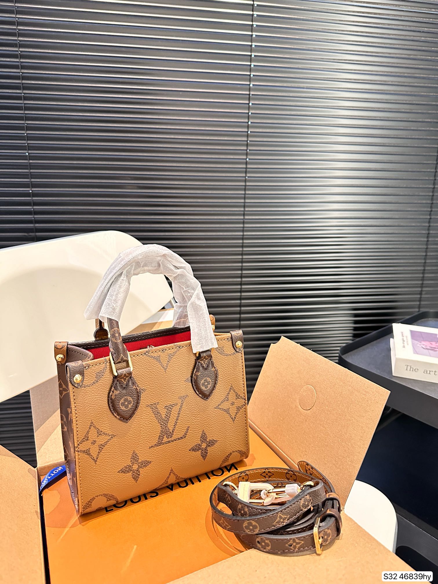 LV Onthego Tote 46839 LLS522 18cm