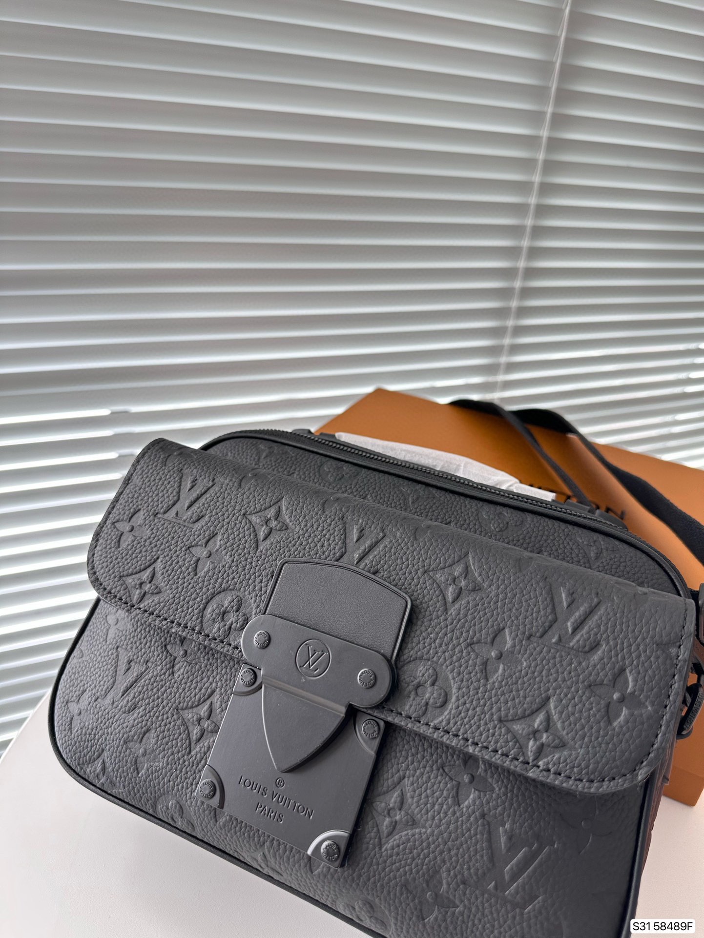 10A + quality LV S Lock Messenger Bag M58489 DB022 24cm