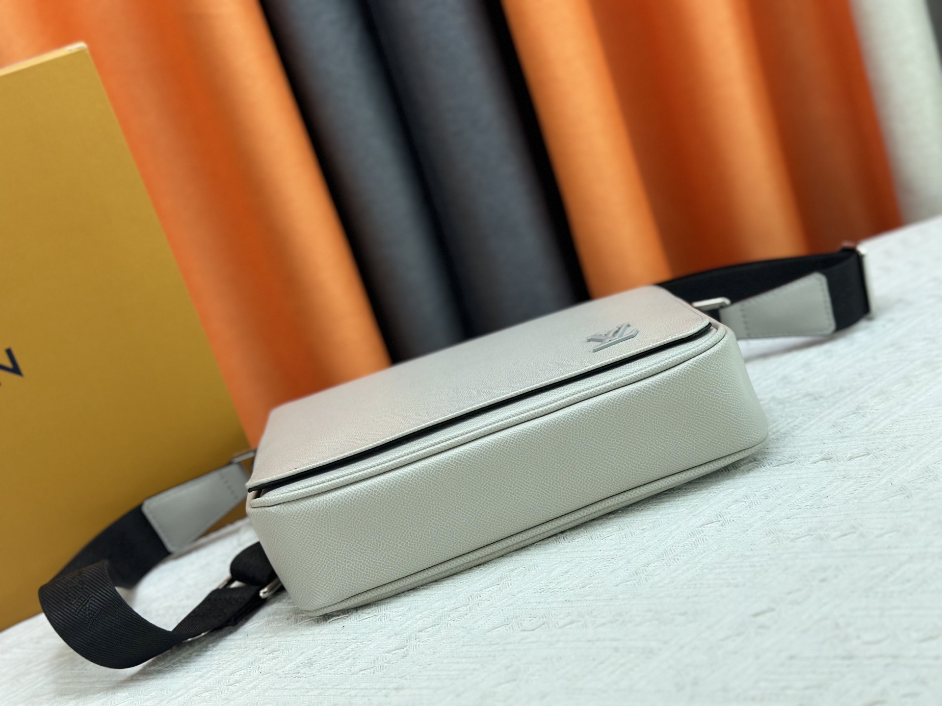 Louis Vuitton DISTRICT small messenger bag M46255 M42711 M42710