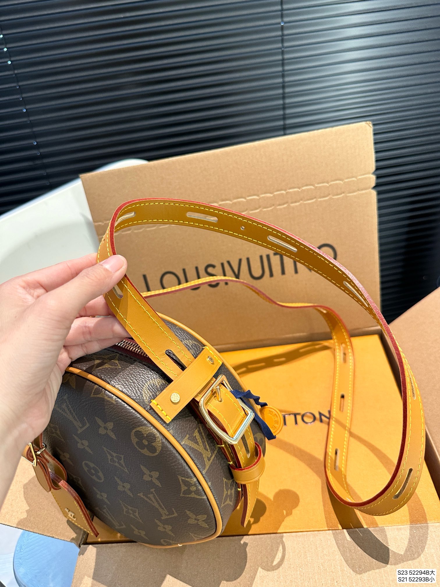 LV Shoulder Bag 52294 LLS071081 19-22cm
