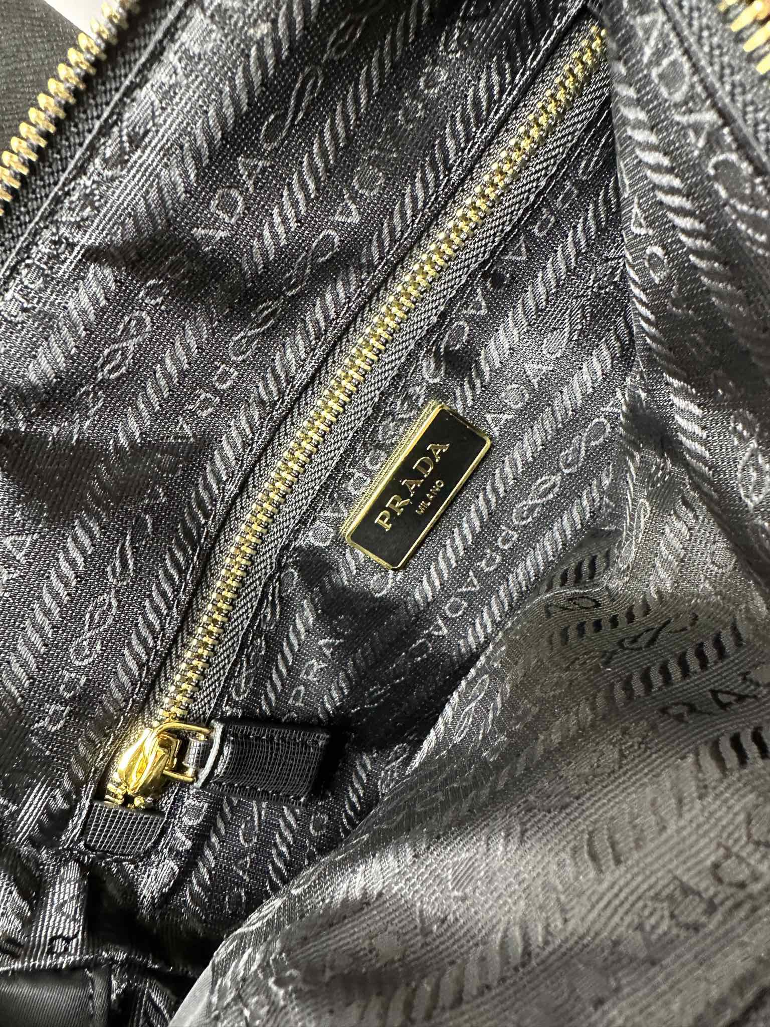 Prada Re-Nylon Tote Black 1BG468 22PJ051 25cm