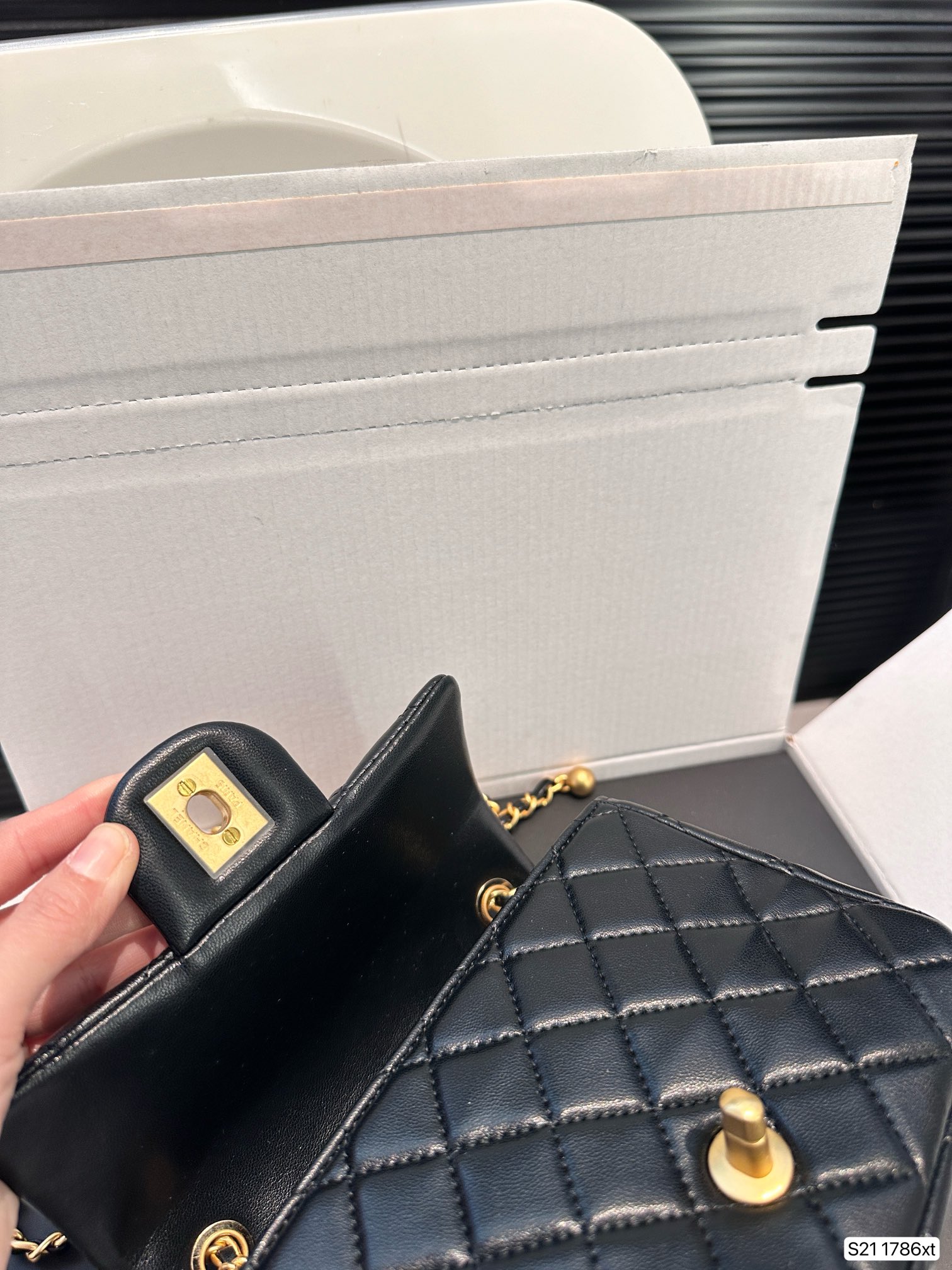 Chanel Shoulder Bag 1786 LLS071 17cm